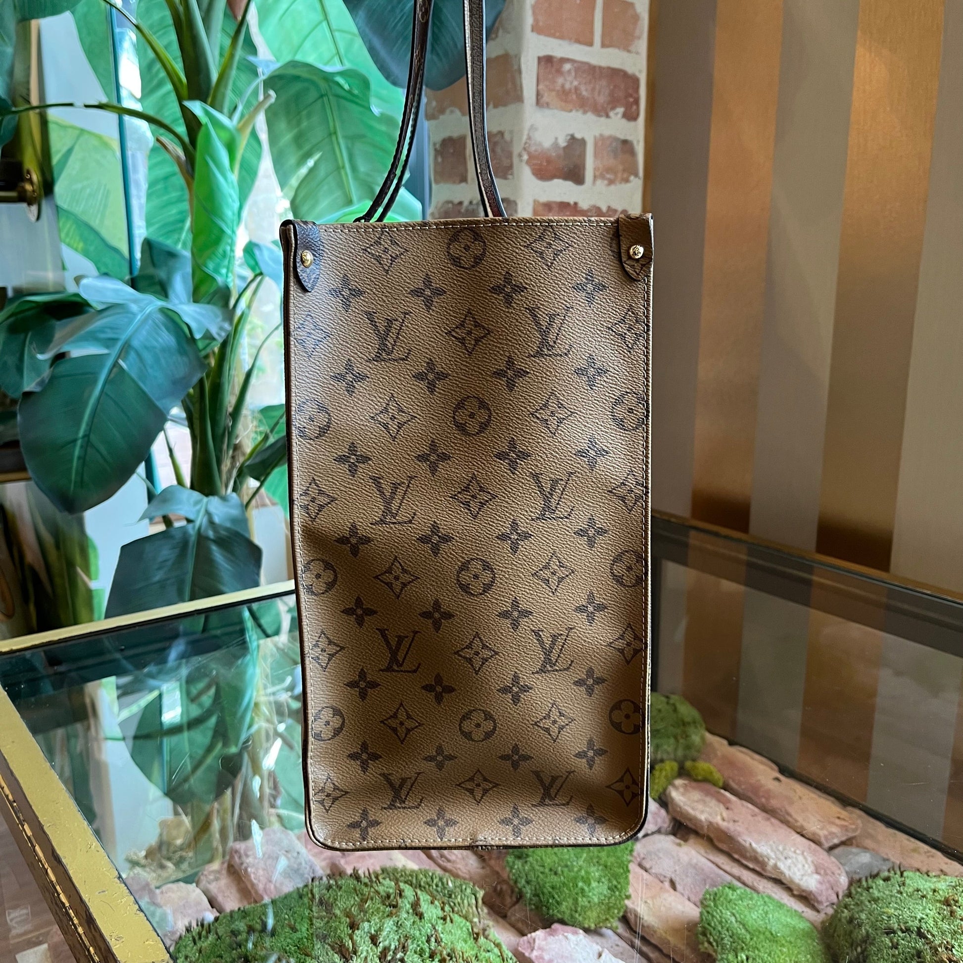 LOUIS VUITTON Onthego GM Reverse Giant Monogram Tote - Tote - 4