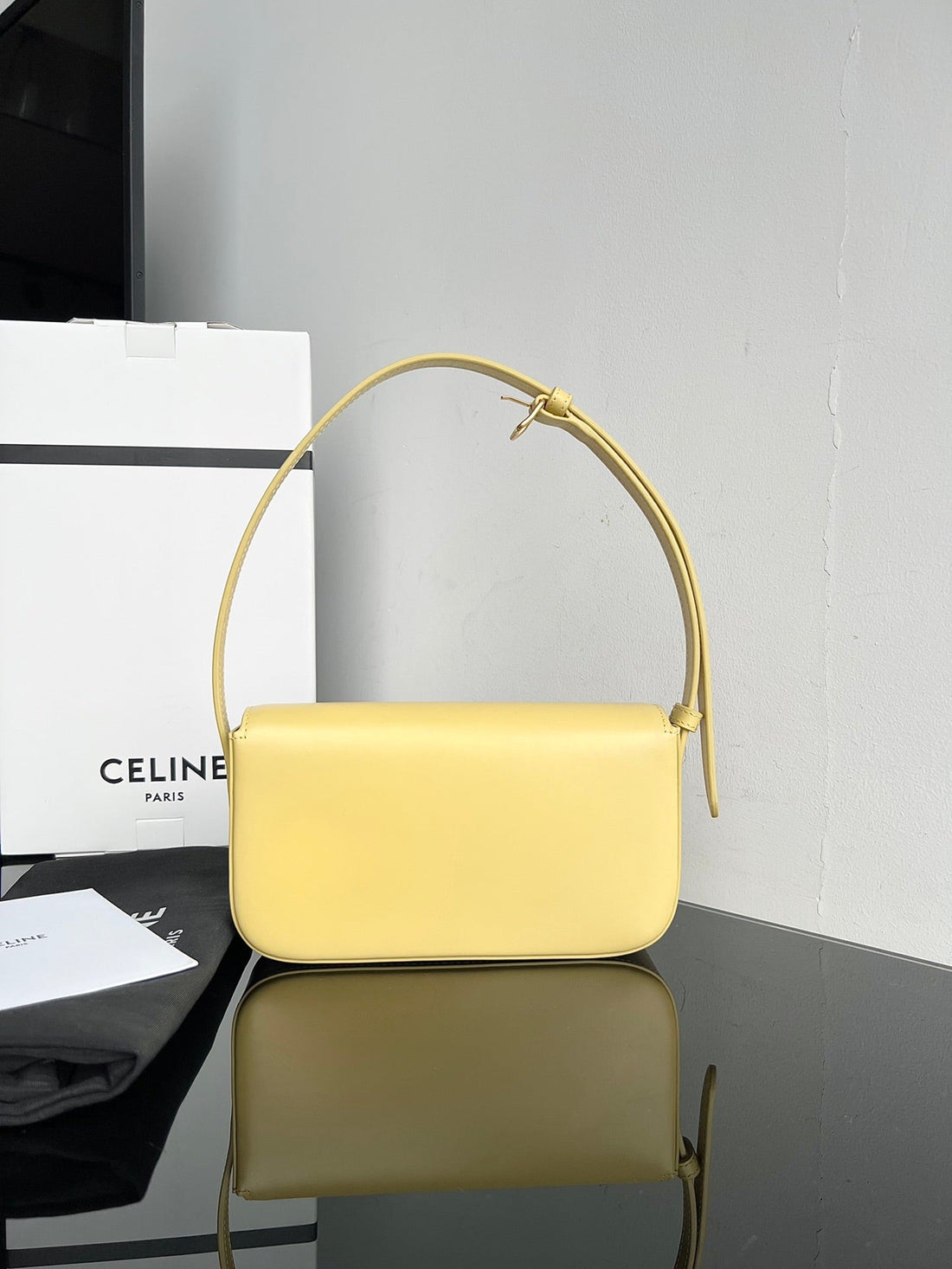 Celine CLASSIC TRIOMPHE 20 YELLOW CALFSKIN - bag