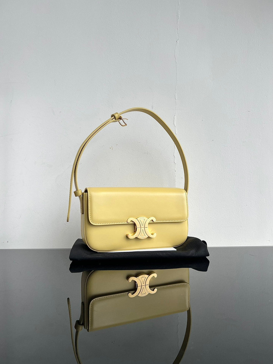 Celine CLASSIC TRIOMPHE 20 YELLOW CALFSKIN - bag