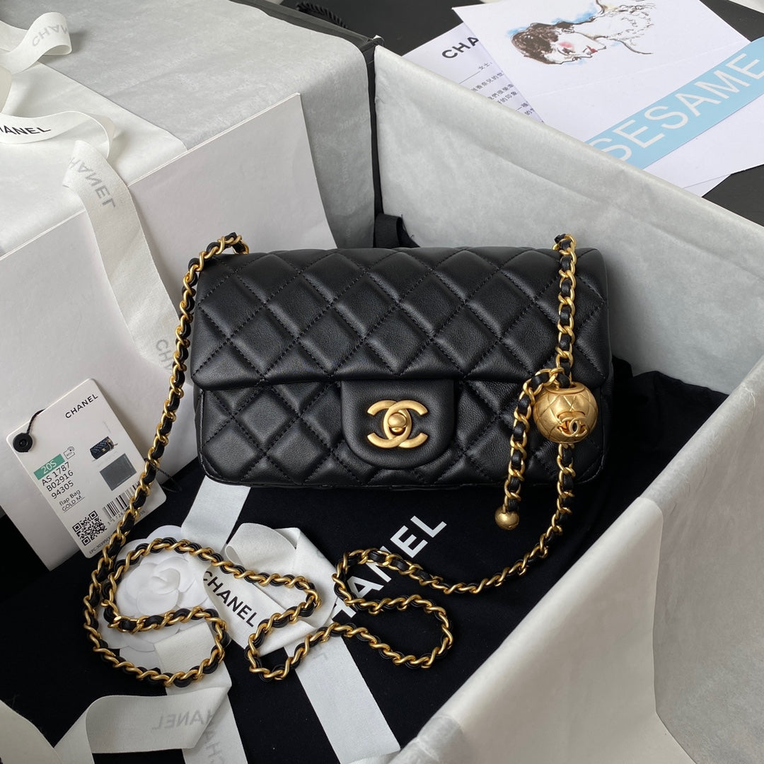 CHANEL Classic Mini Flap Bag 20cm black lambskin gold hardware - bag