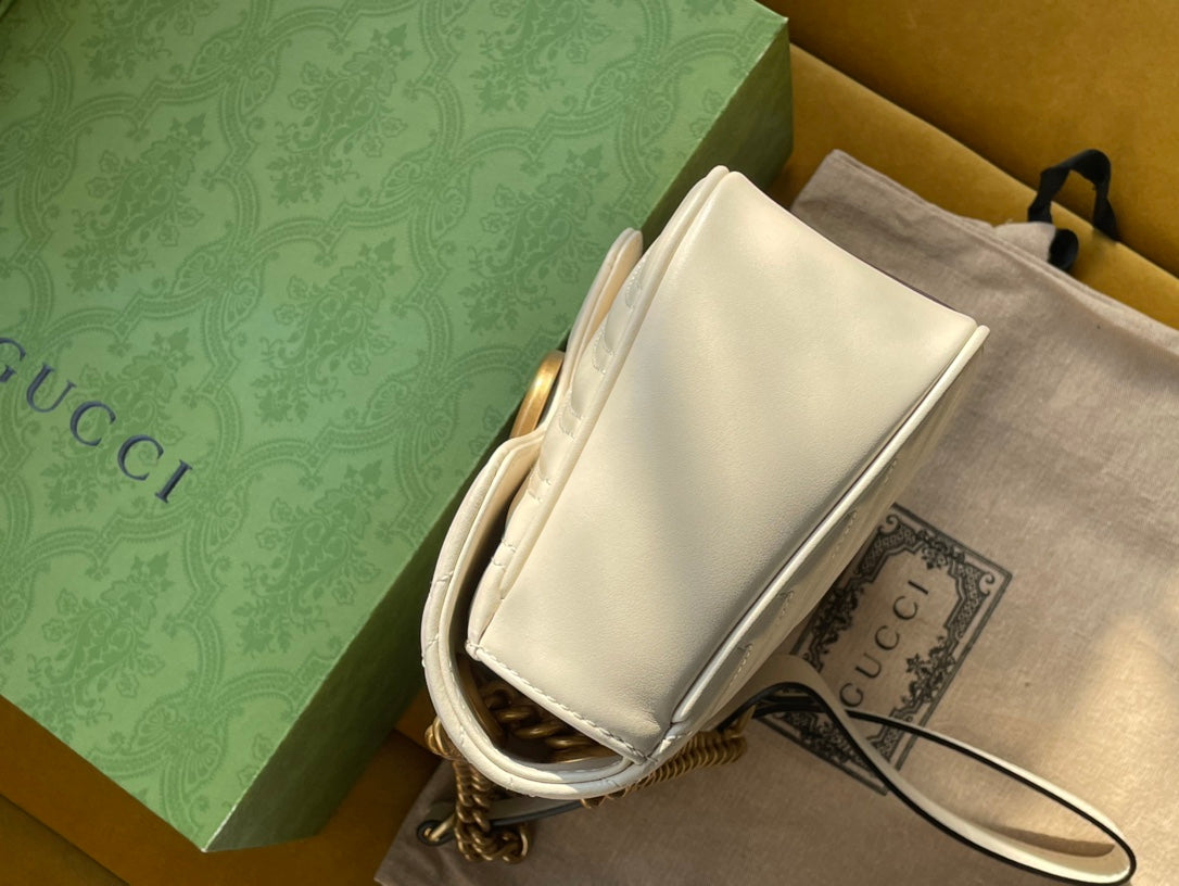 GG MARMONT MATELASSÉ GROSSE 26 TASCHE WEISSES KALBSLEDER