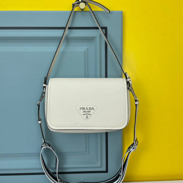 PRA 24 TASCHE MIT RIEMEN AUS WEISSEM KALBSLEDER