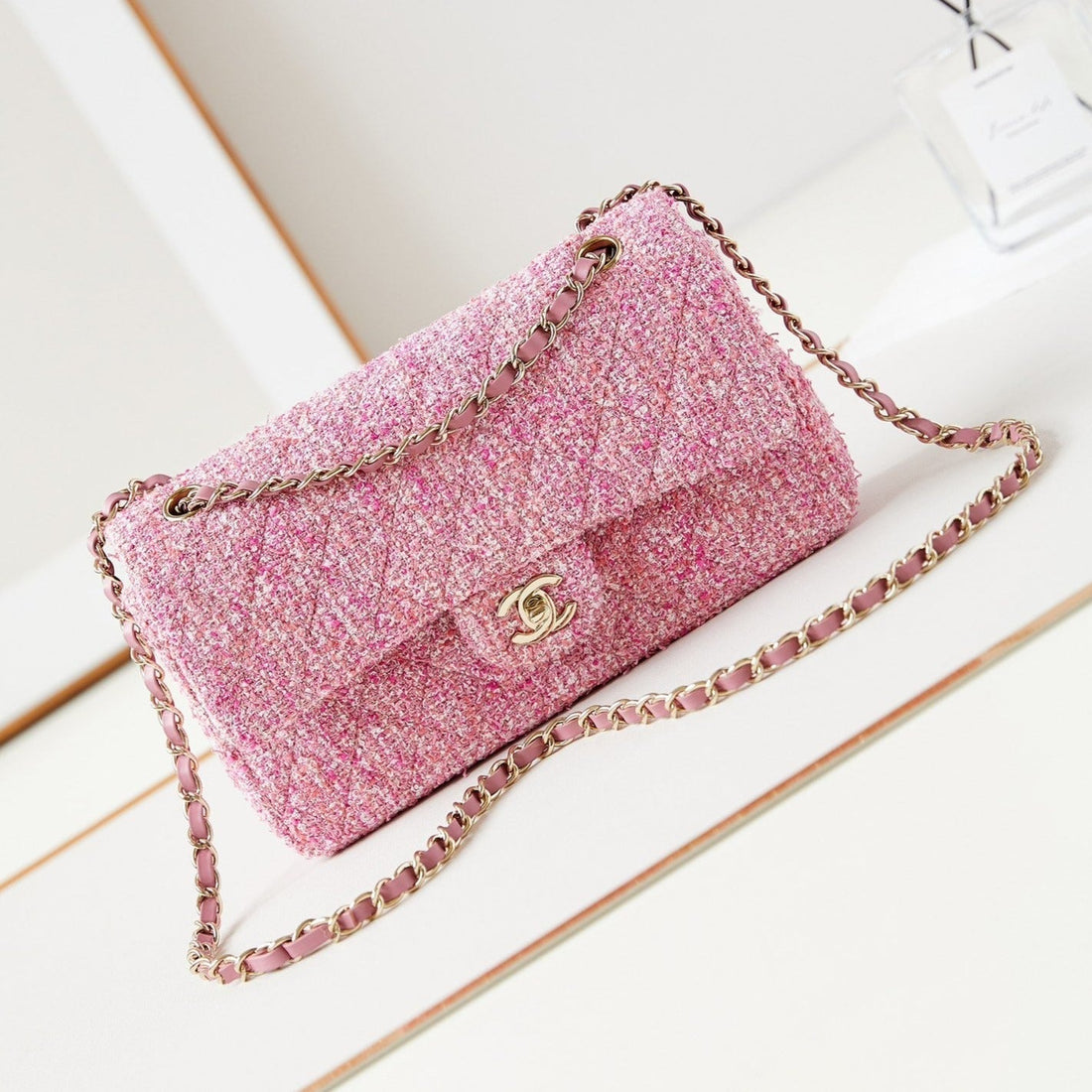 CHANEL 24p medium classic 25cm pink tweed gold hardware - bag