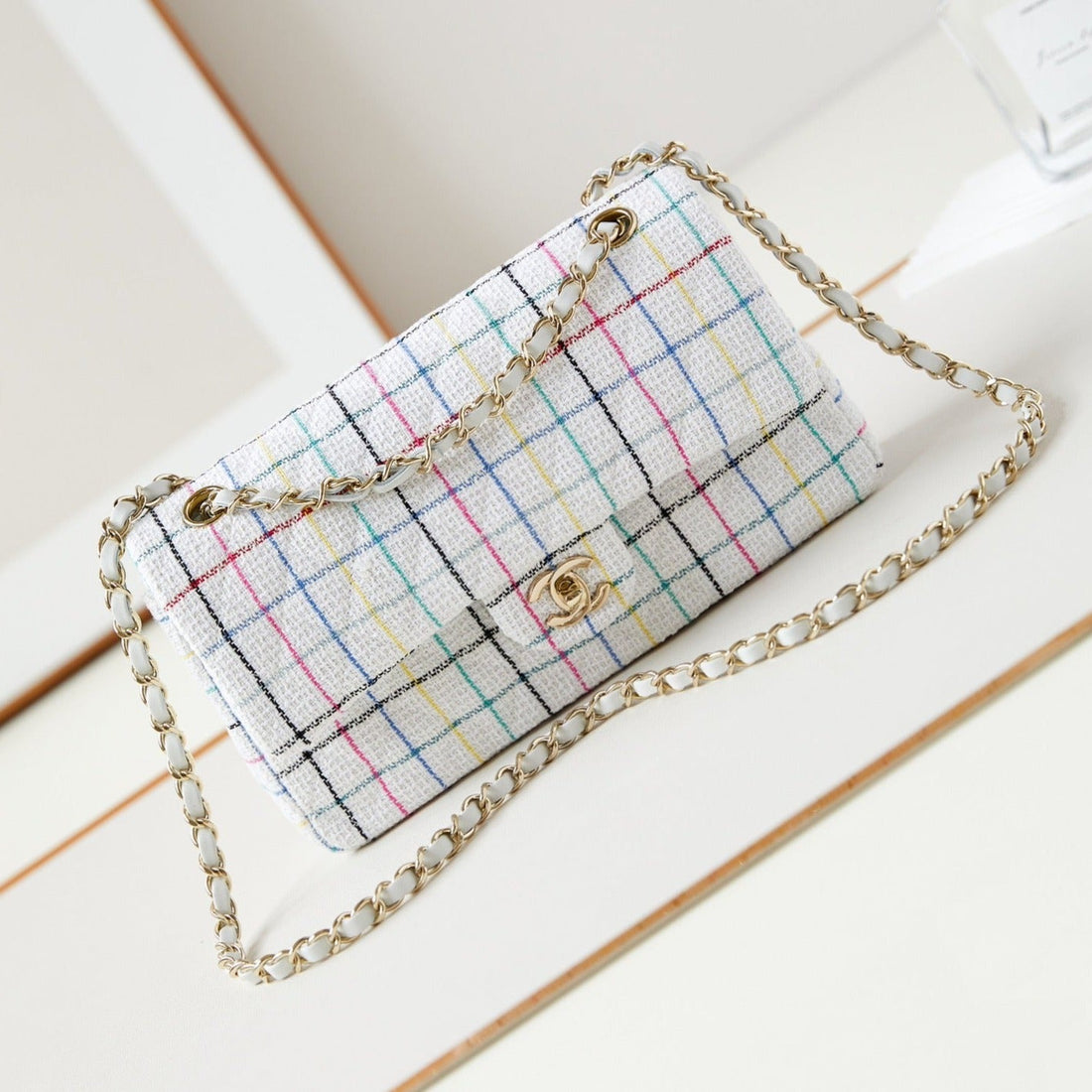CHANEL 24p medium classic 25cm white tweed gold hardware - bag