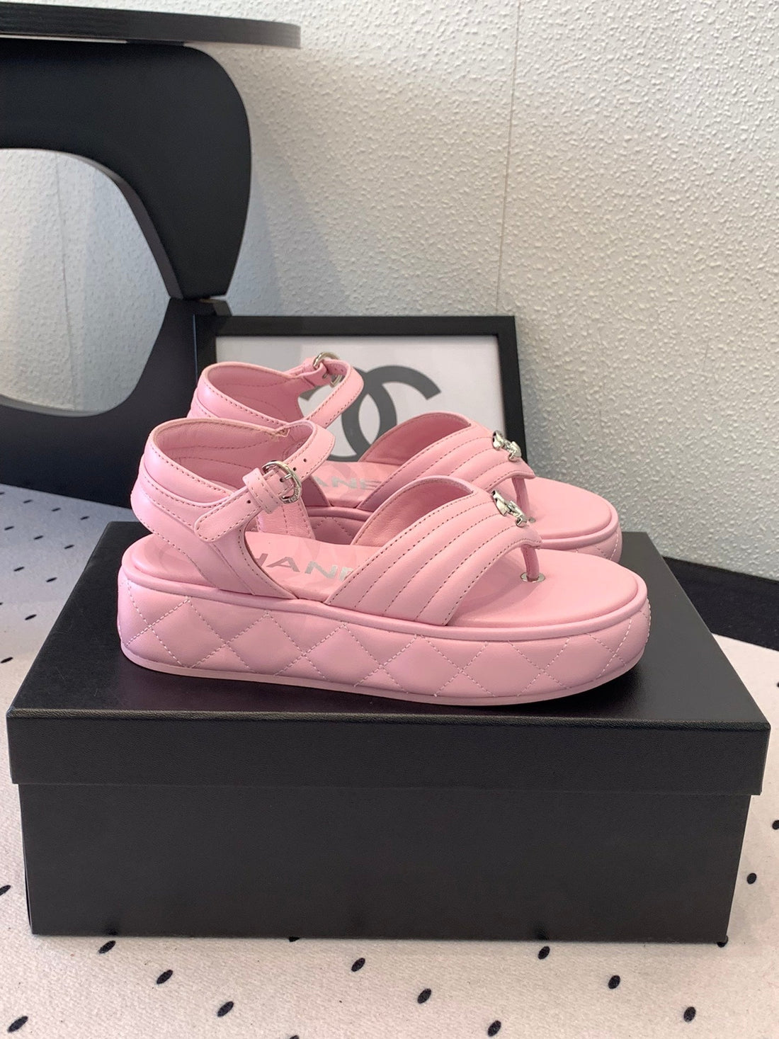 CC Thong Sandals In Pink Lambskin 147035