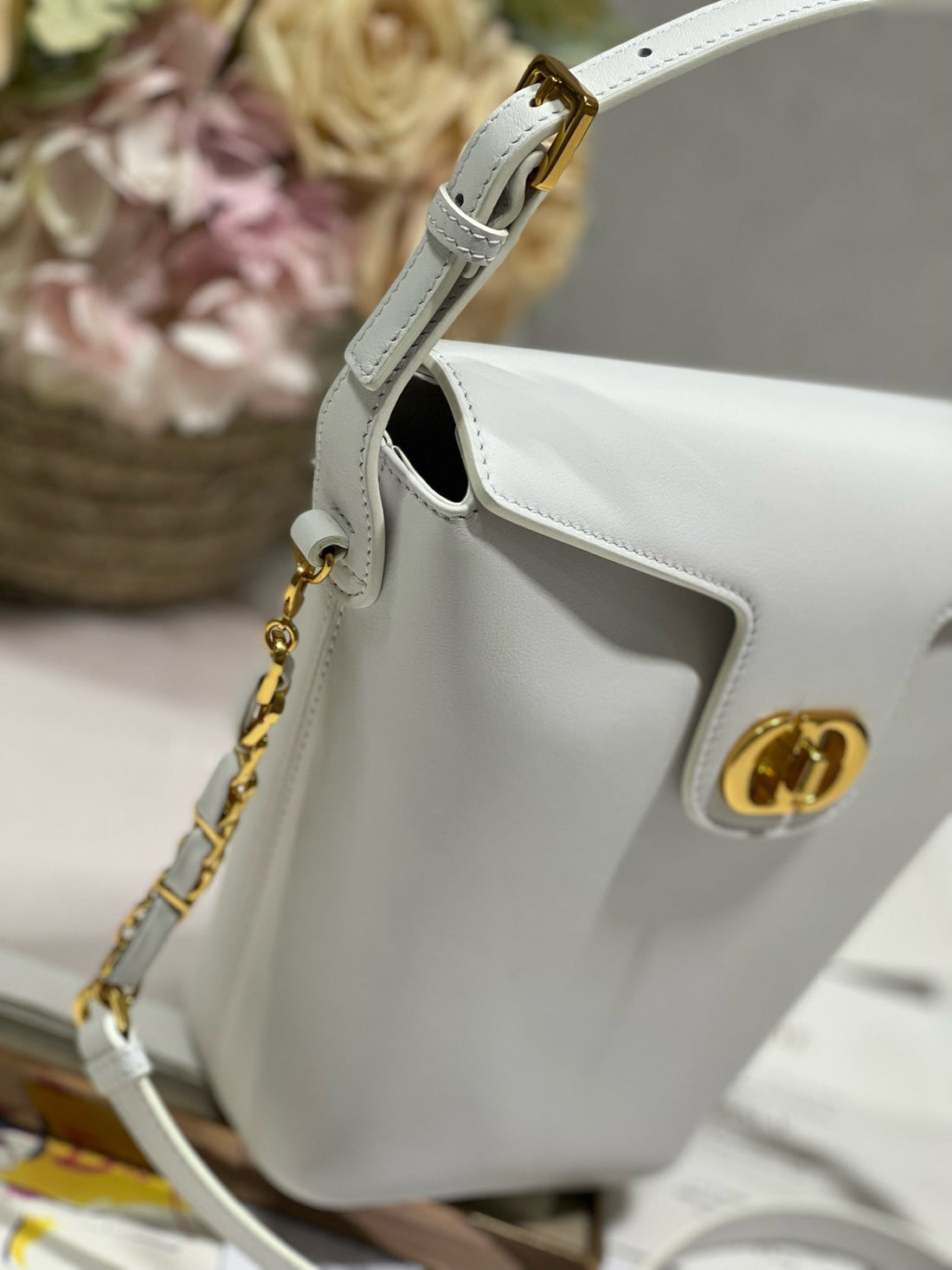 CD  Montaigne Large Chain Bucket Bag White Calfskin 336797