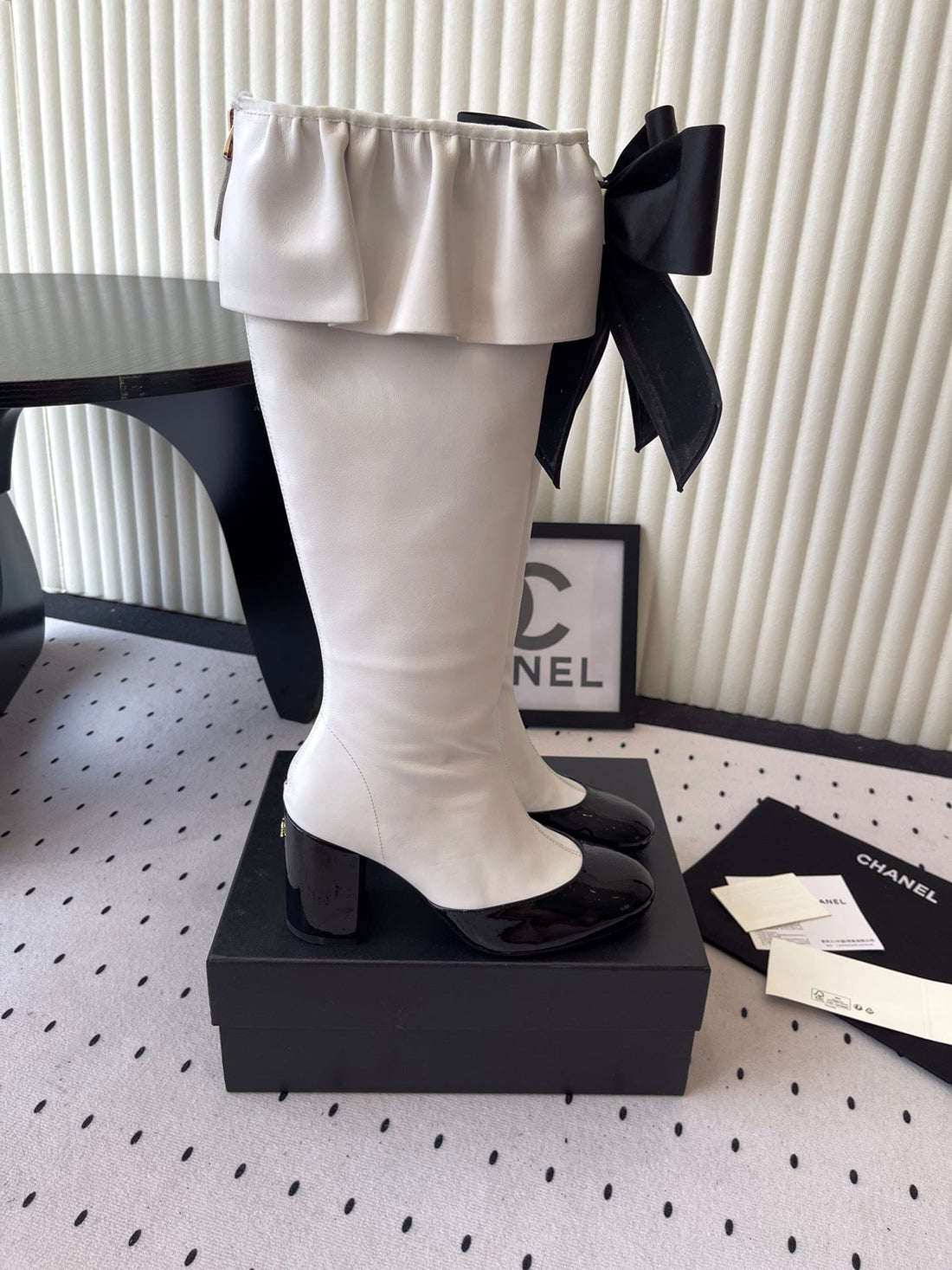 CC 25 Bow Elastic Boot White Black Lambskin 514028