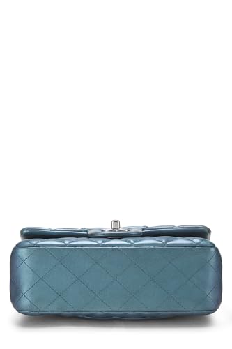 Chl,  Iridescent Blue Quilted Lambskin Classic Double Flap Medium, Blue - Loose Stones