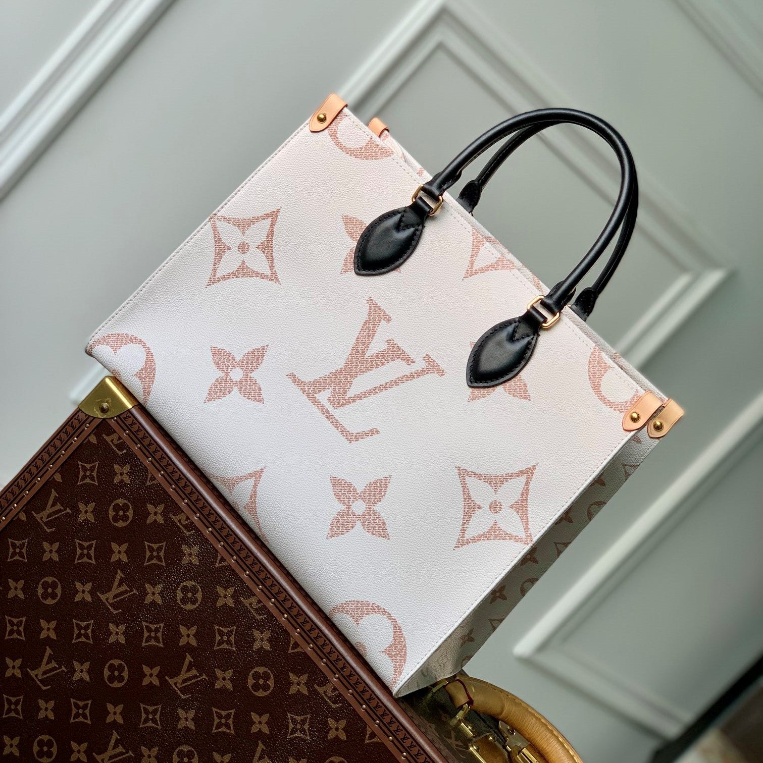 Louis Vuitton Onthego MM Tote Bag Monogram Dune Cruise 35 x 27 x 14 cm