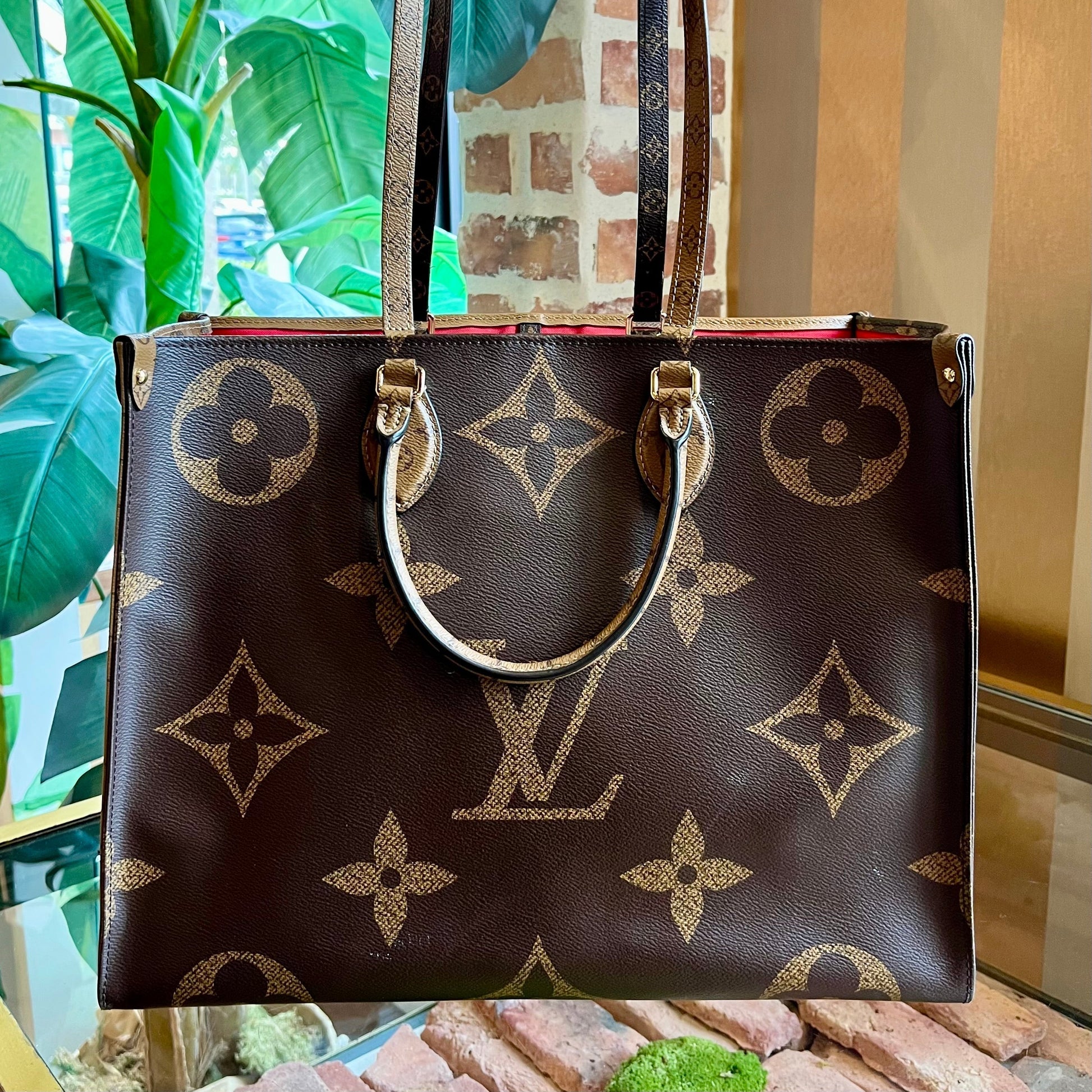 LOUIS VUITTON Onthego GM Reverse Giant Monogram Tote - Tote