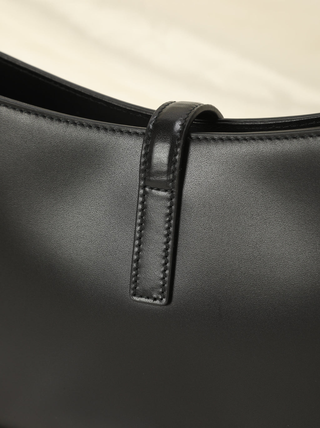 Saint Laurent Le 5 ¨¤ 7 Hobo Bag In Patent Leather - Black - Women