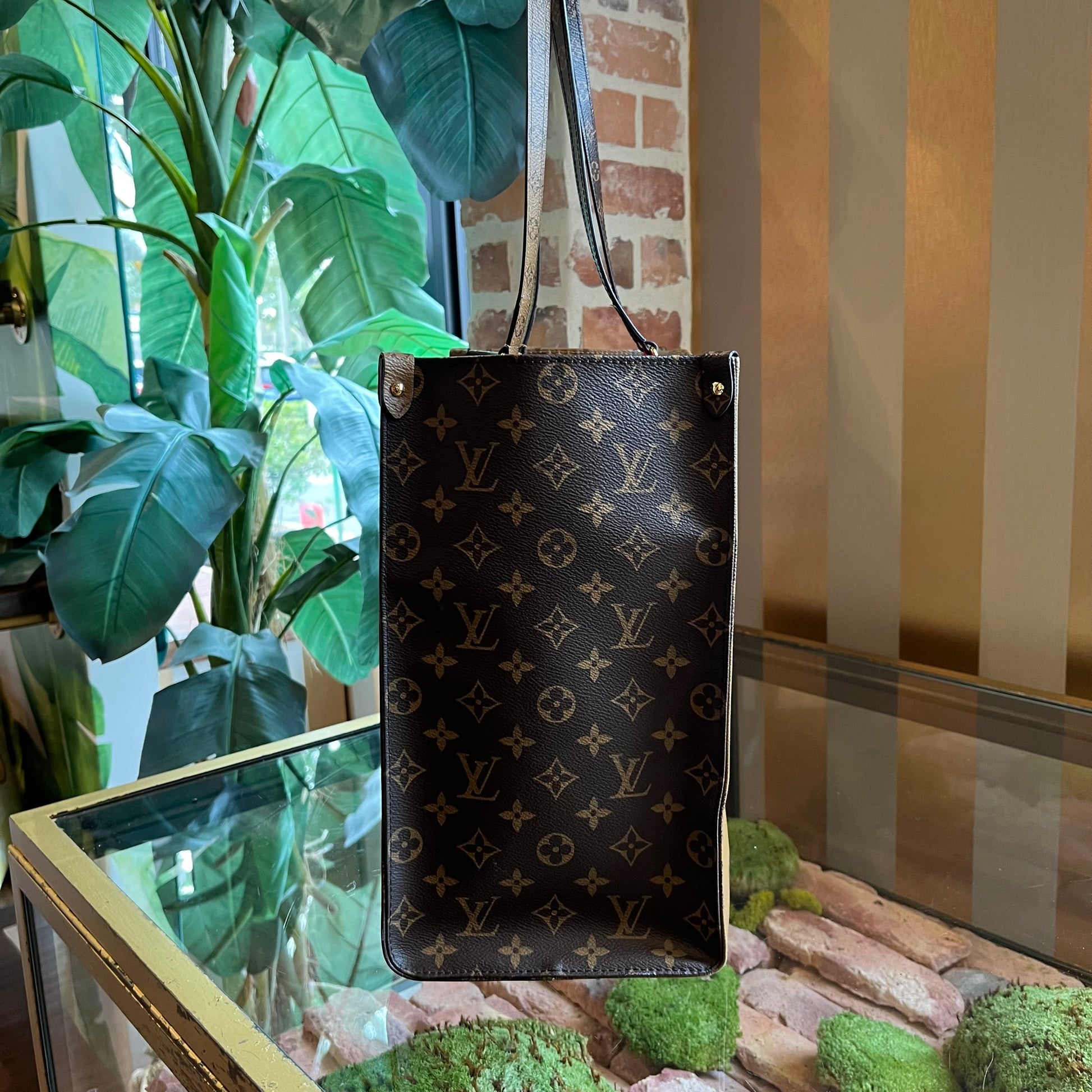 LOUIS VUITTON Onthego GM Reverse Giant Monogram Tote - Tote - 2