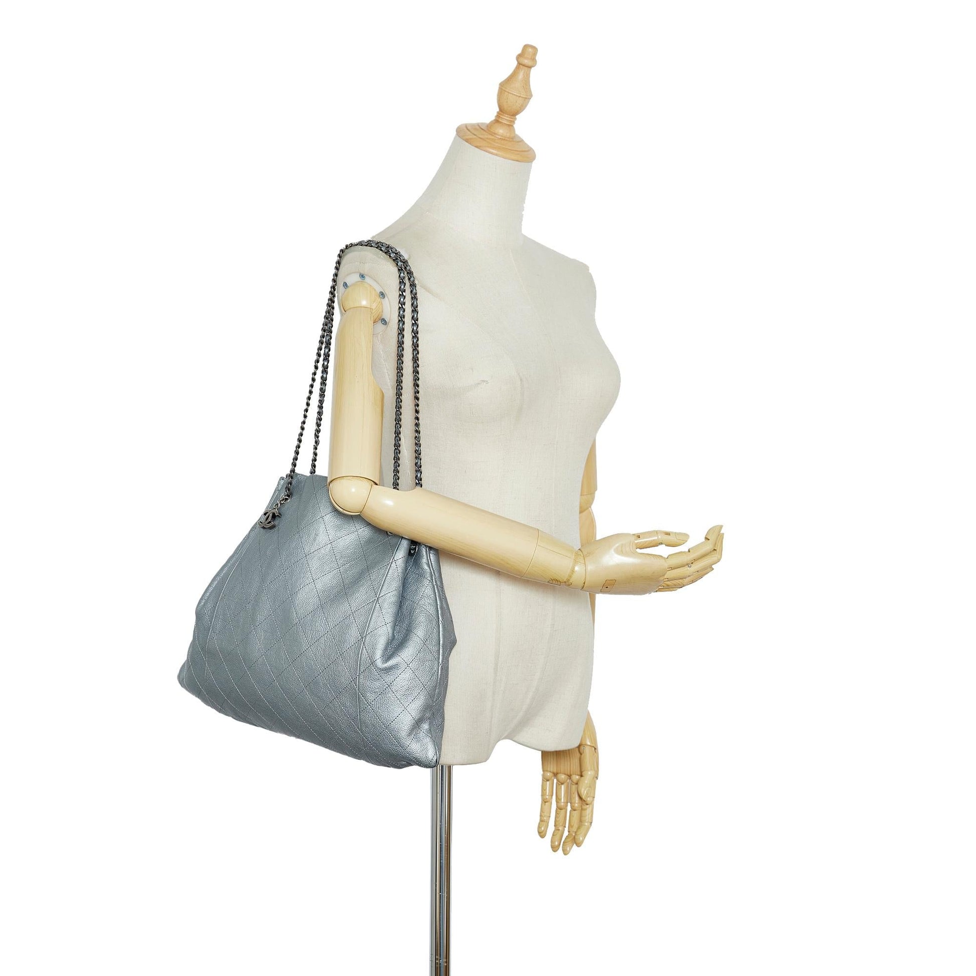 Chanel CC Quilted Drawstring Tote (SHG-VNpdMf) - Handbags - 4