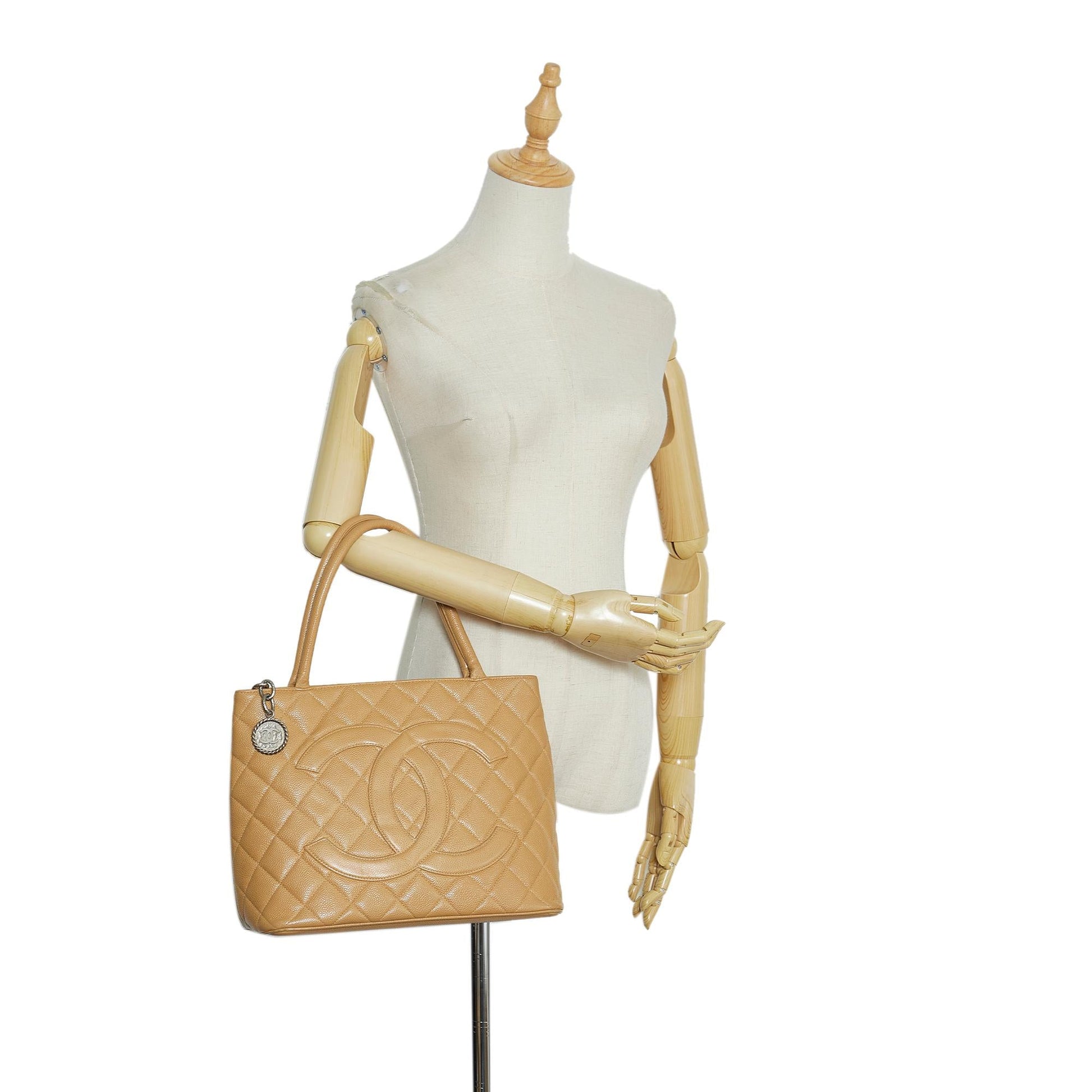 Chanel Caviar Medallion Tote (SHG-ajgoYD) - Handbags - 4