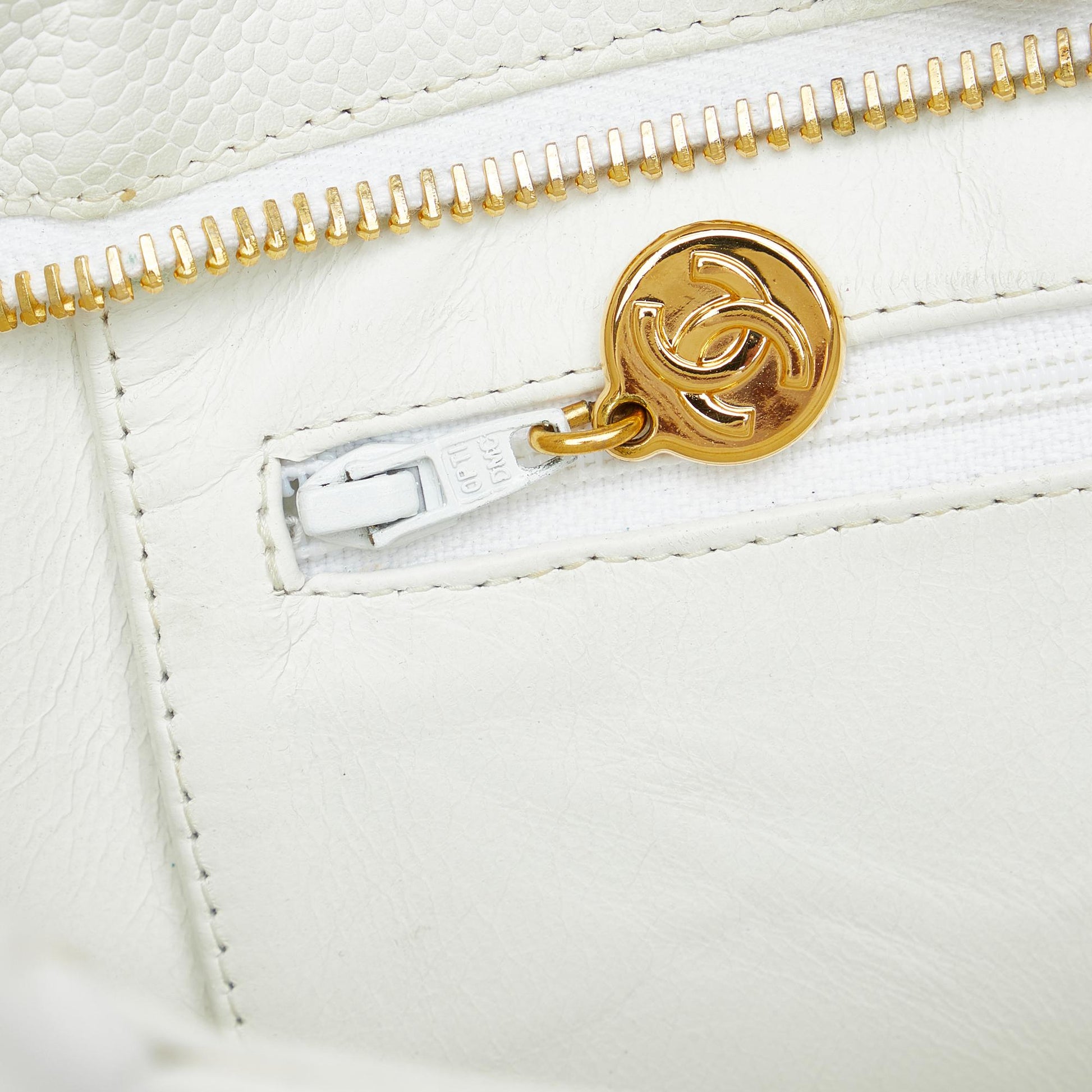 Chanel Caviar Medallion Tote (SHG-lGCrVT) - Handbags - 9