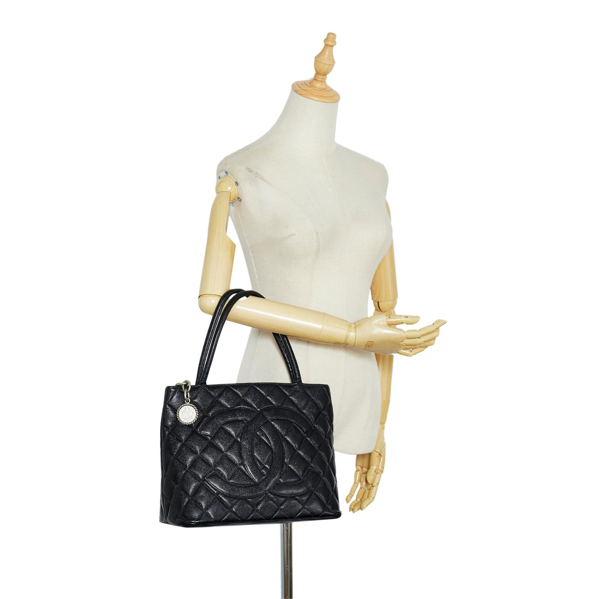 Chanel Caviar Medallion Tote (SHG-CyxjCt) - Handbags - 4
