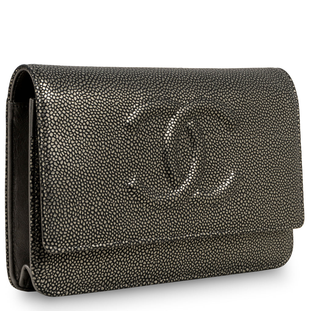 Classic CC Wallet on Chain - Shoulder Bags