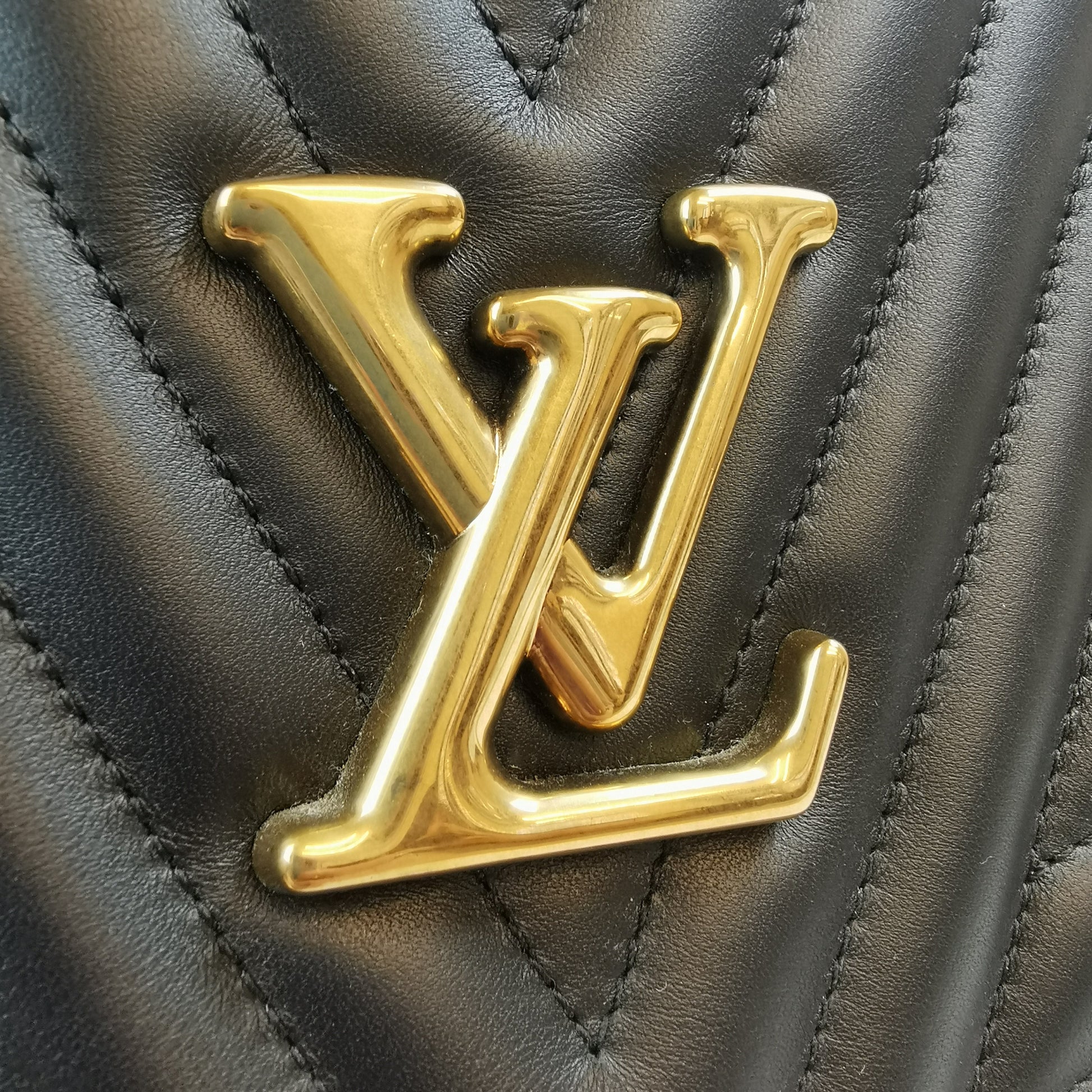 Louis Vuitton New Wave Chain Tote Bag - Schultertaschen - 11