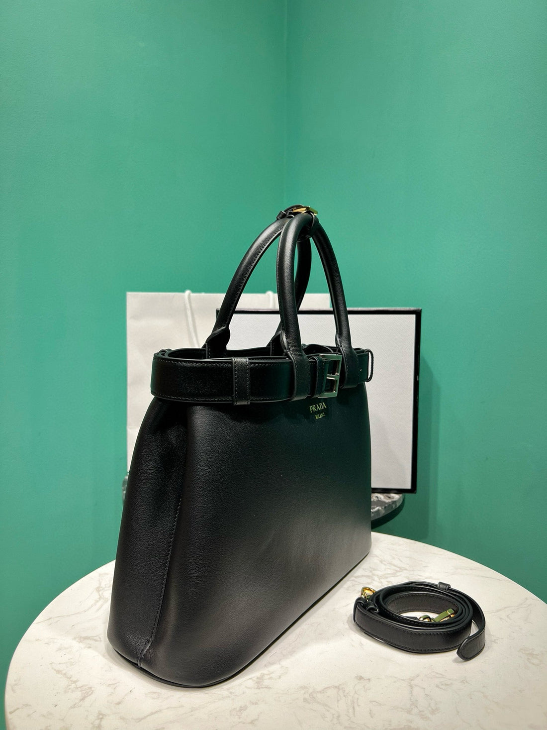 pra schnalle mittel 35cm schwarzes kalbsleder goldene beschläge