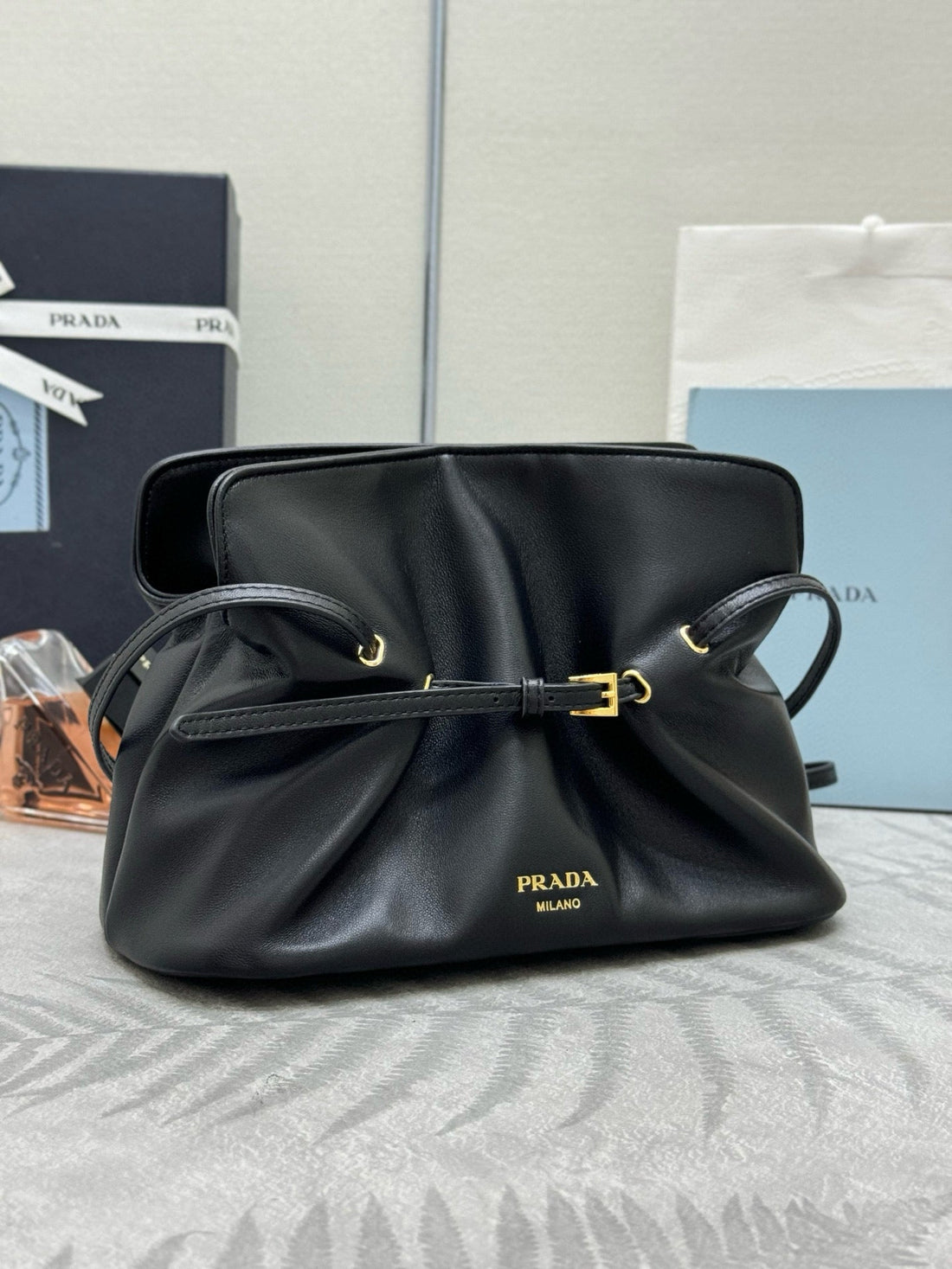 Prada Cloud Bag 25cm Schwarzes Lammleder