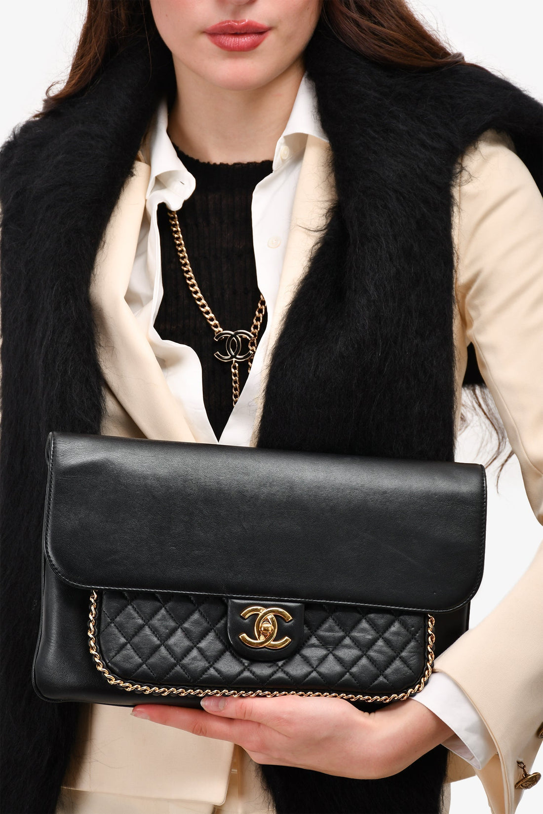 chl™ 2017/18 Black Lambskin 'Unchained' CC Clutch - Handbag & Wallet Accessories