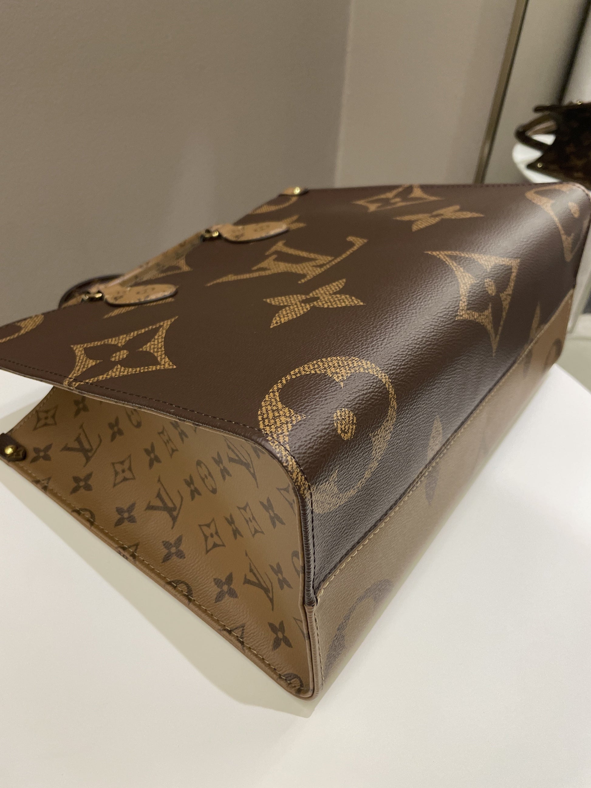 Louis Vuitton Onthego Tote MM Reversed Monogram - Bags - 10