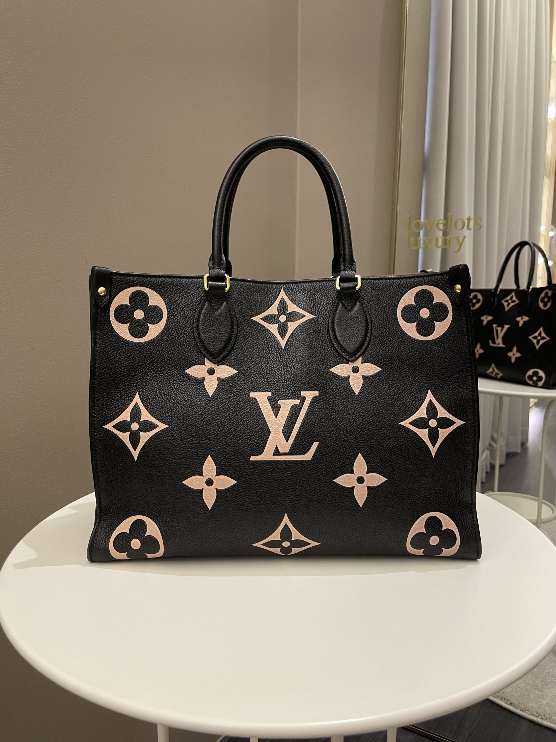 Louis Vuitton Onthego Tote MM Black / Crème - Bags - 14