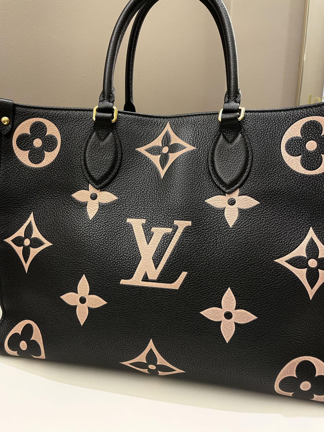 Louis Vuitton Onthego Tote MM Black / Crème - Bags