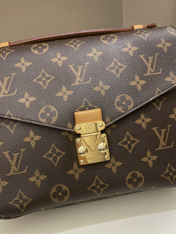 Louis Vuitton Pochette Metis Classic Monogram - Bags