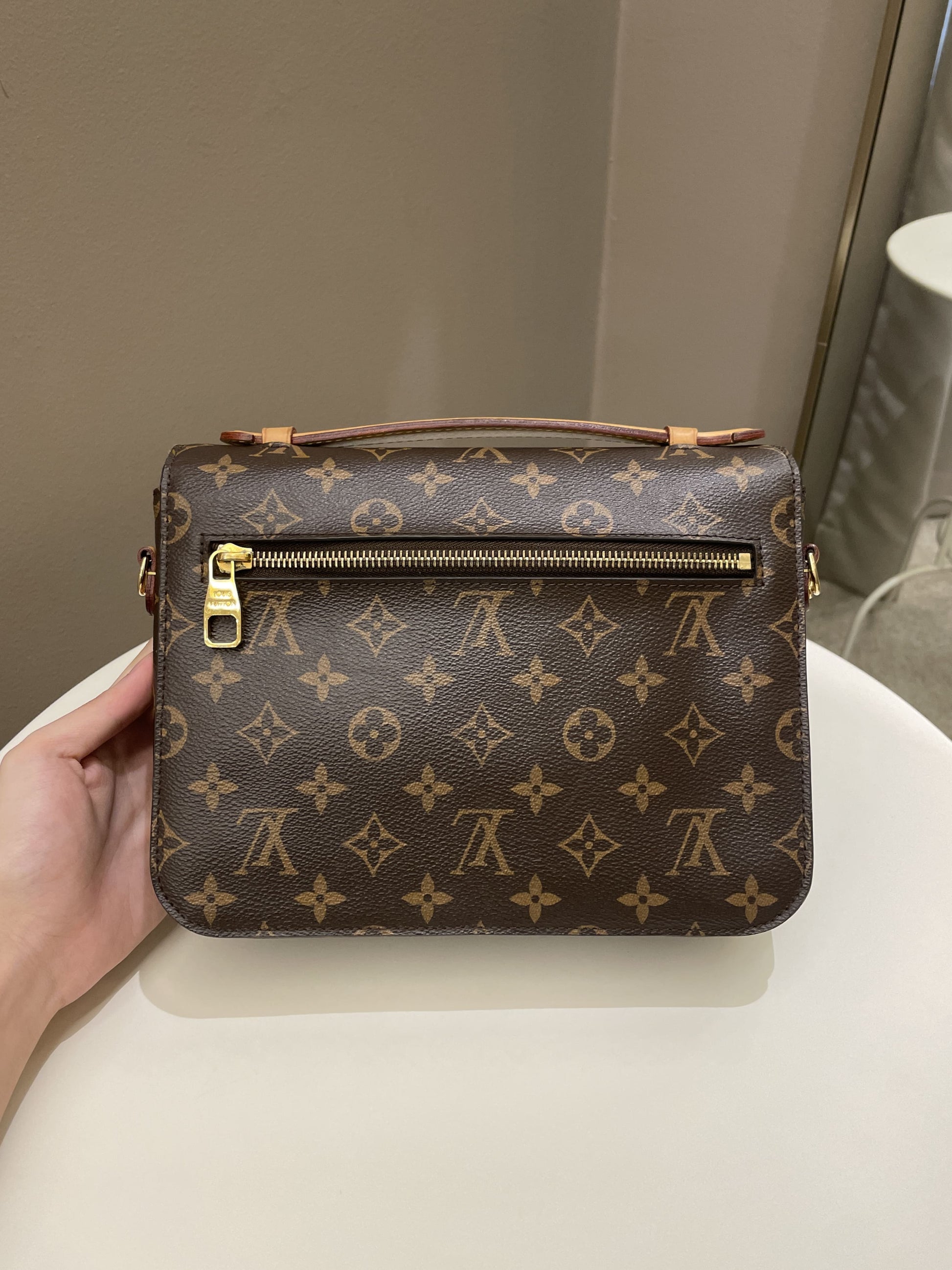 Louis Vuitton Pochette Metis Classic Monogram - Bags - 4