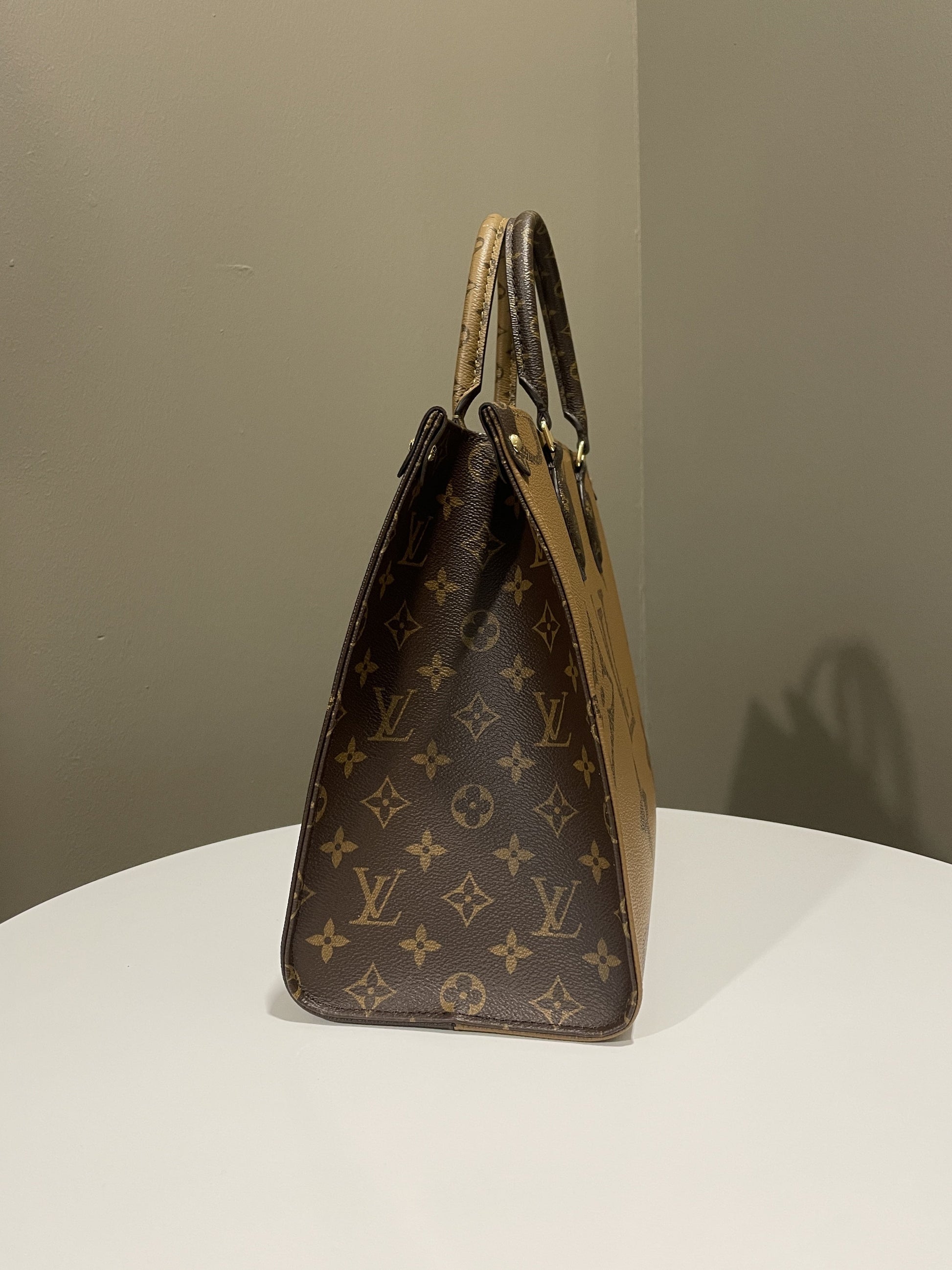Louis Vuitton Onthego Tote MM Reversed Monogram - 4