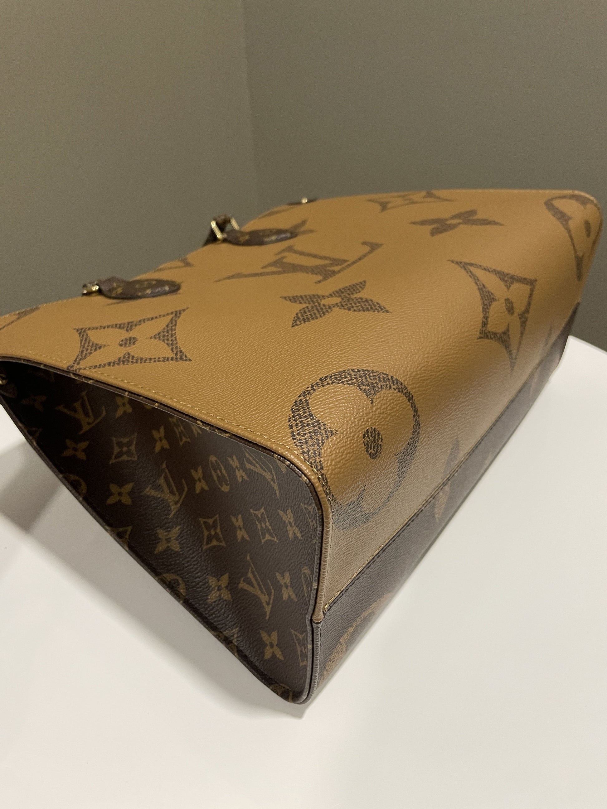 Louis Vuitton Onthego Tote MM Reversed Monogram - 7