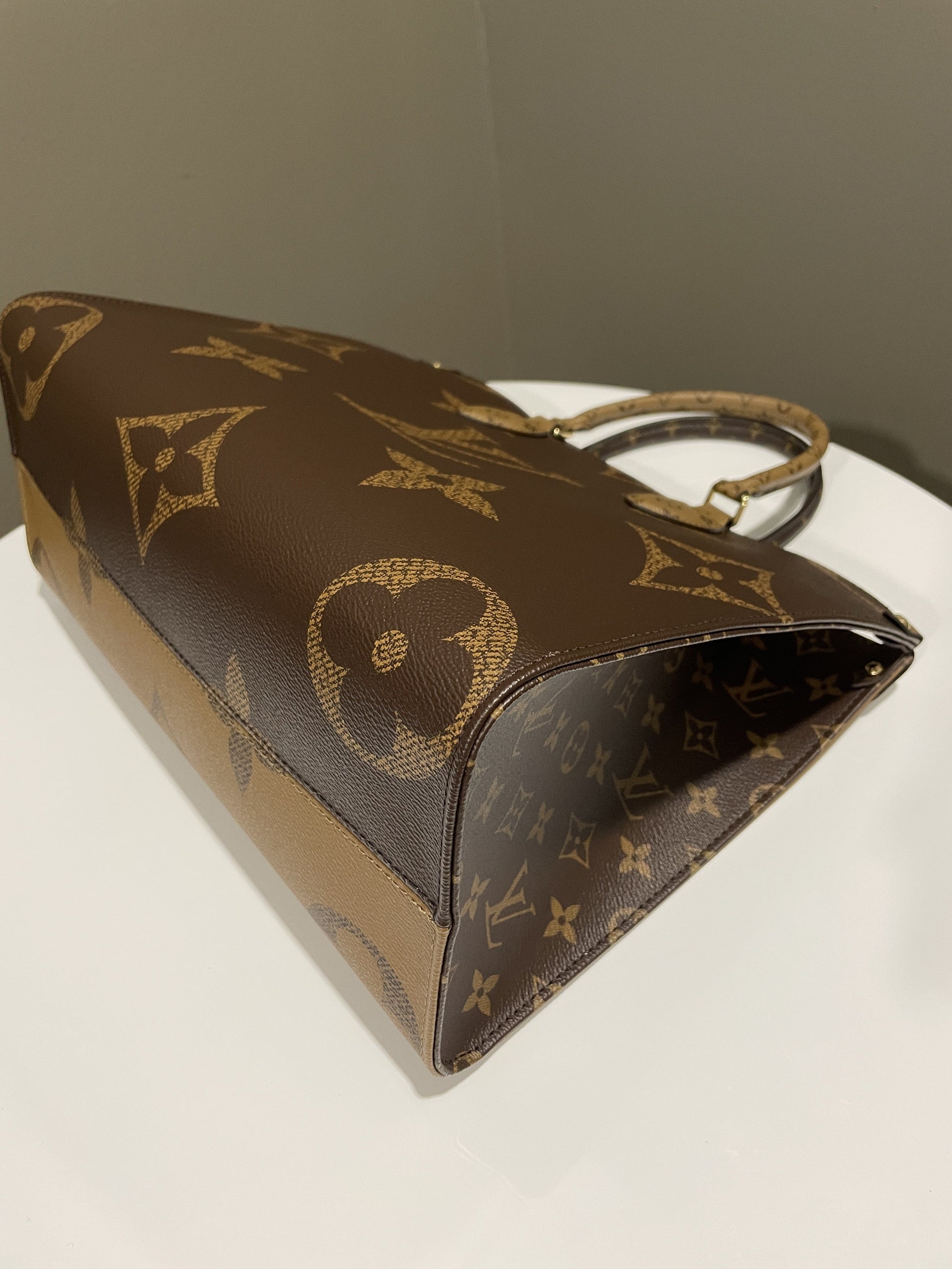 Louis Vuitton Onthego Tote MM Reversed Monogram - 10