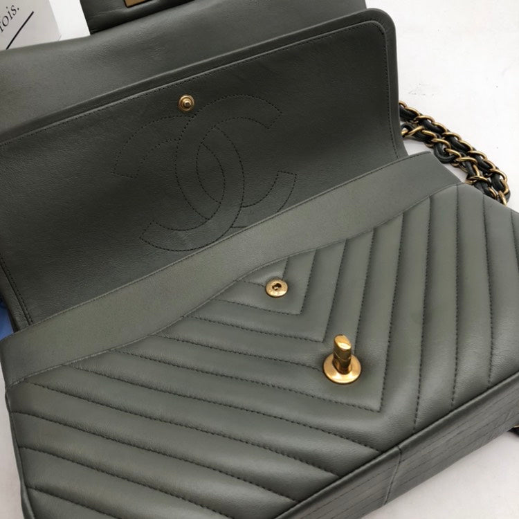 Chanel Lambskin Chevron Quilted Jumbo Classic Flap Shoulder Bag, Grey - Shoulderbag