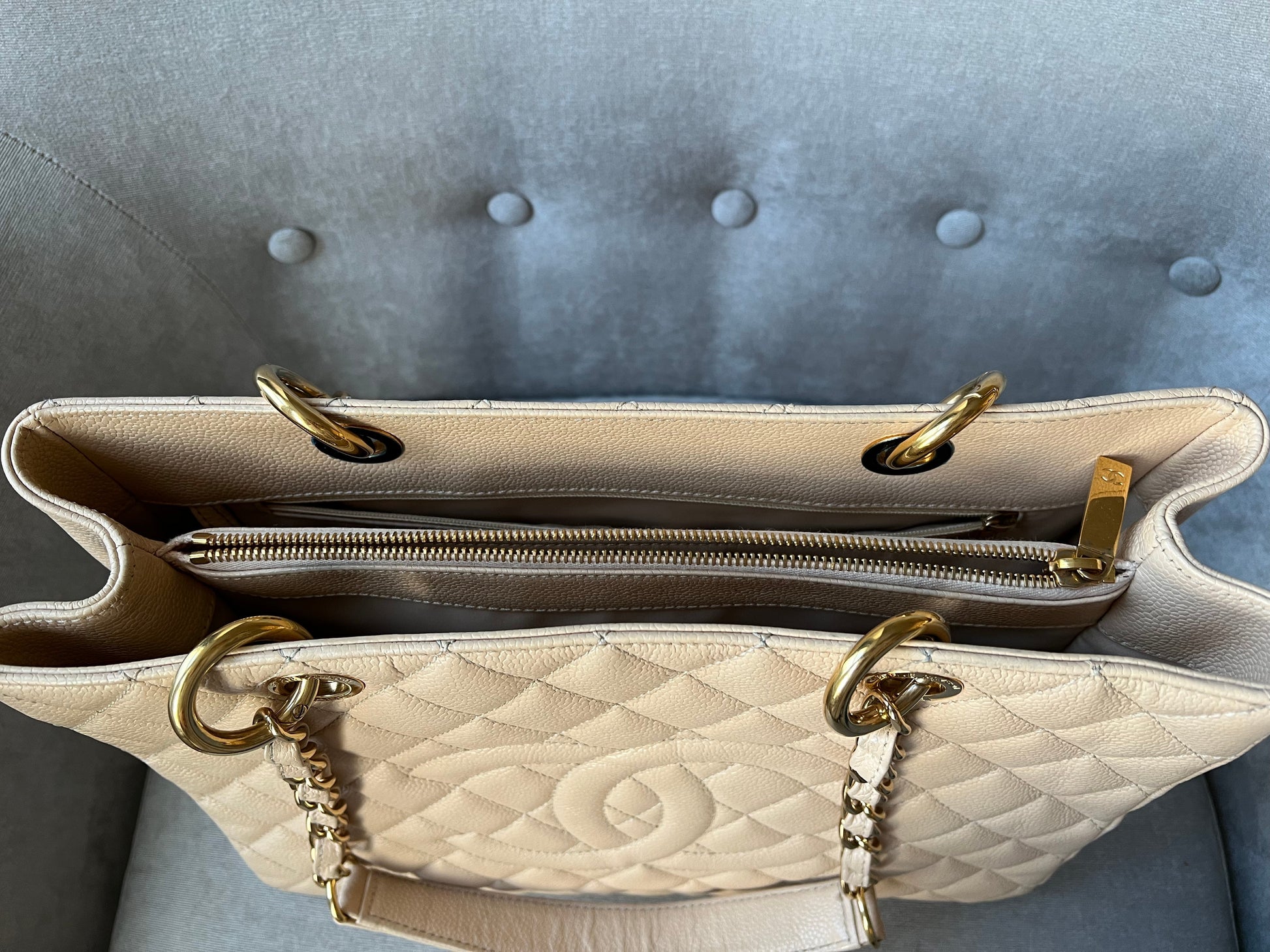 Chanel Beige Caviar Grand Shopper Tote with gold hardware (GST) - 17