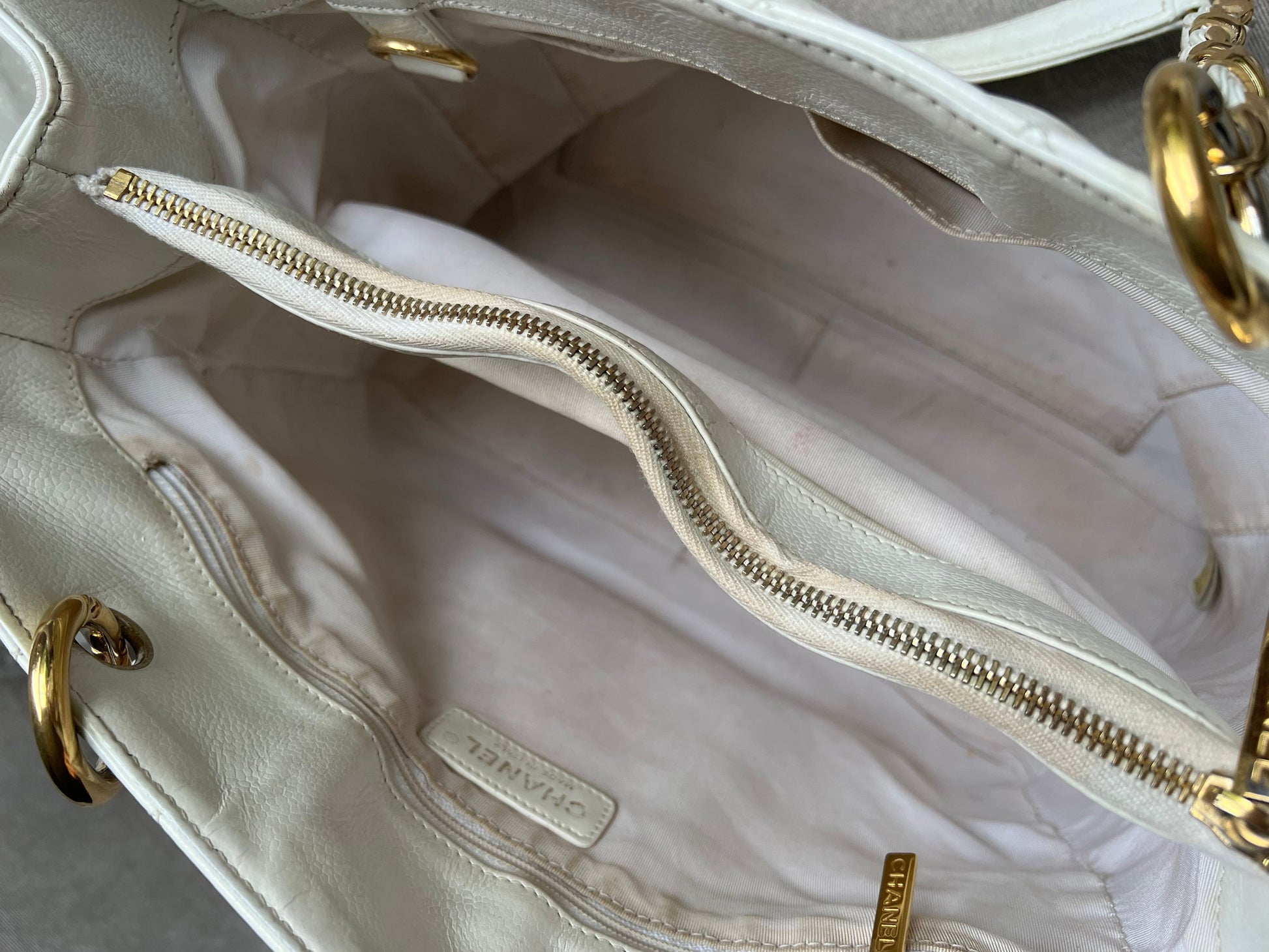 Chanel White Caviar Grand Shopper Tote (GST) - 24