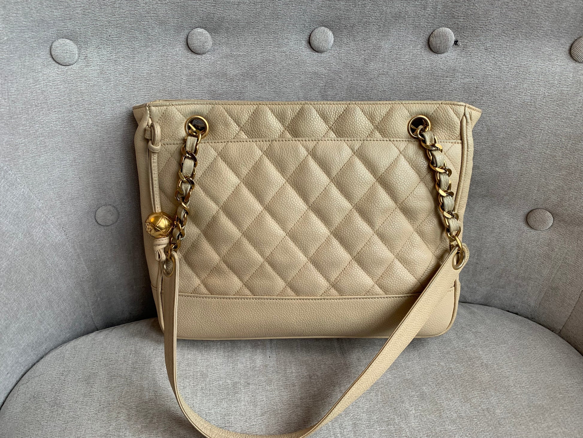Chanel Vintage Beige Caviar Chain Tote - 3