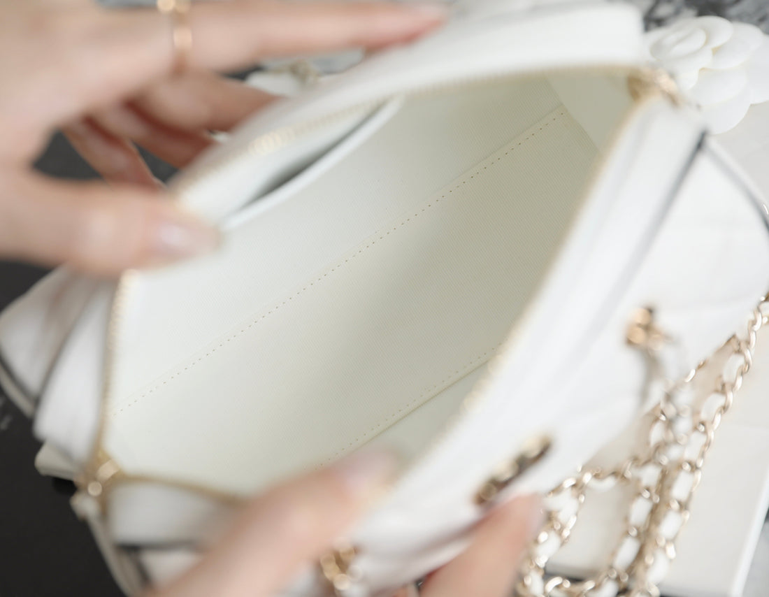 Chanel 2025 Bowlingtasche Weiß Lammleder 343004