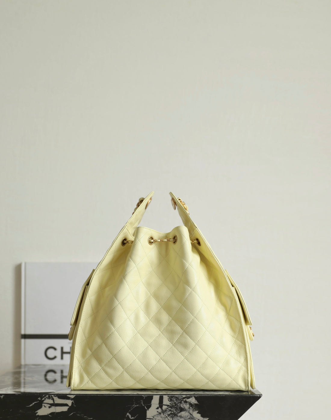 Chanel 2025 Hobo Bag 40 cm Hellgelbes Kaviarleder 344300