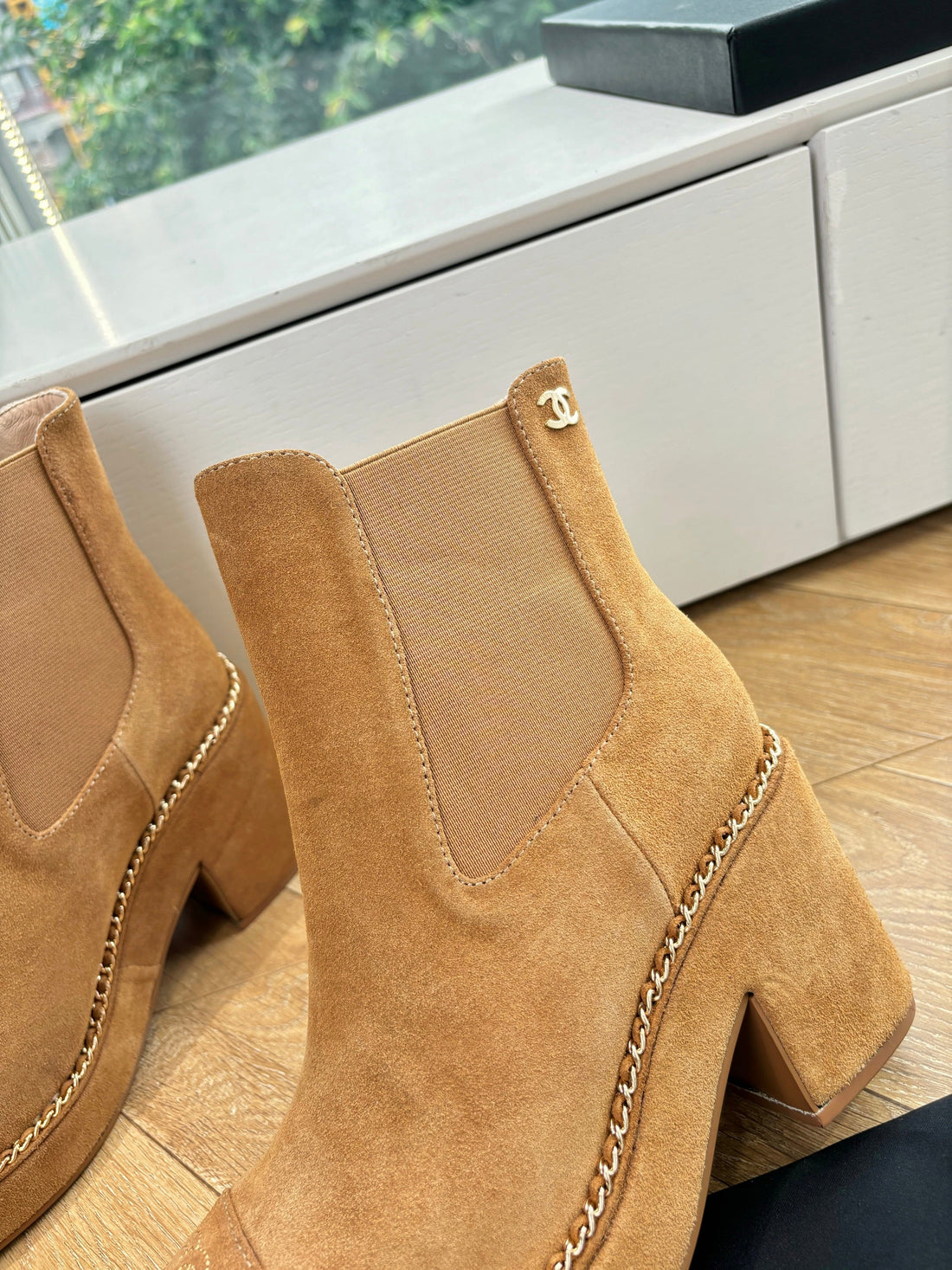 CC 25 Short Boot Dark Beige Suede 430302