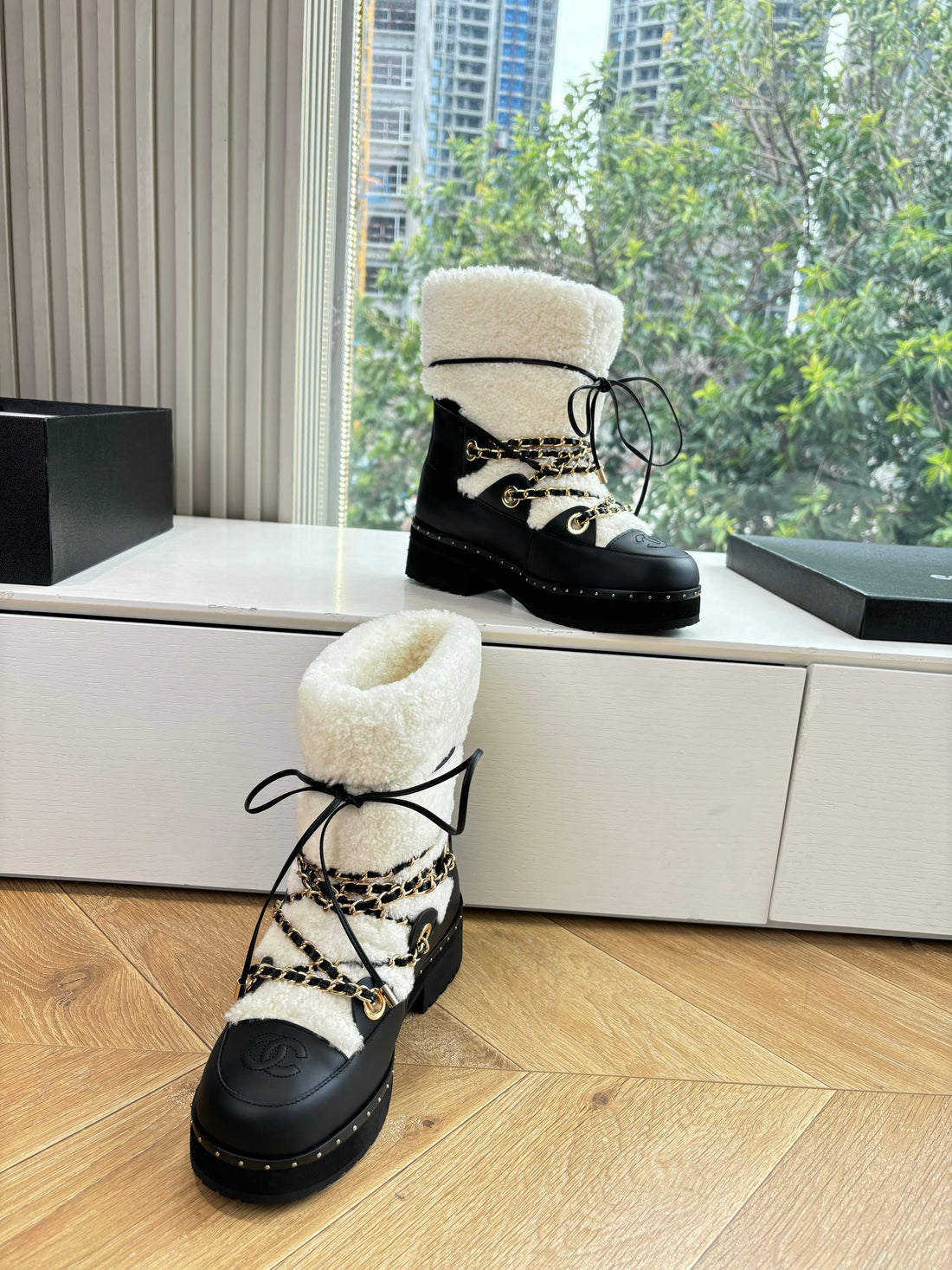 CC 2025 Short Boot White Black Cowhide Wool 548841