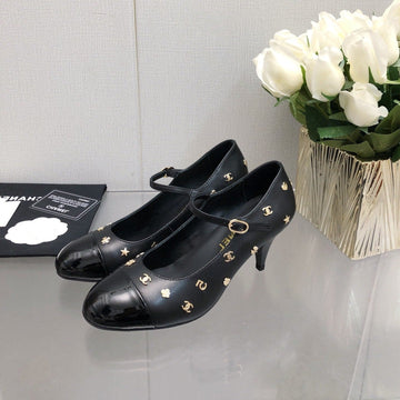 MARY JANE SCHWARZES LAMMLEDER METALLAPPLIKATIONEN