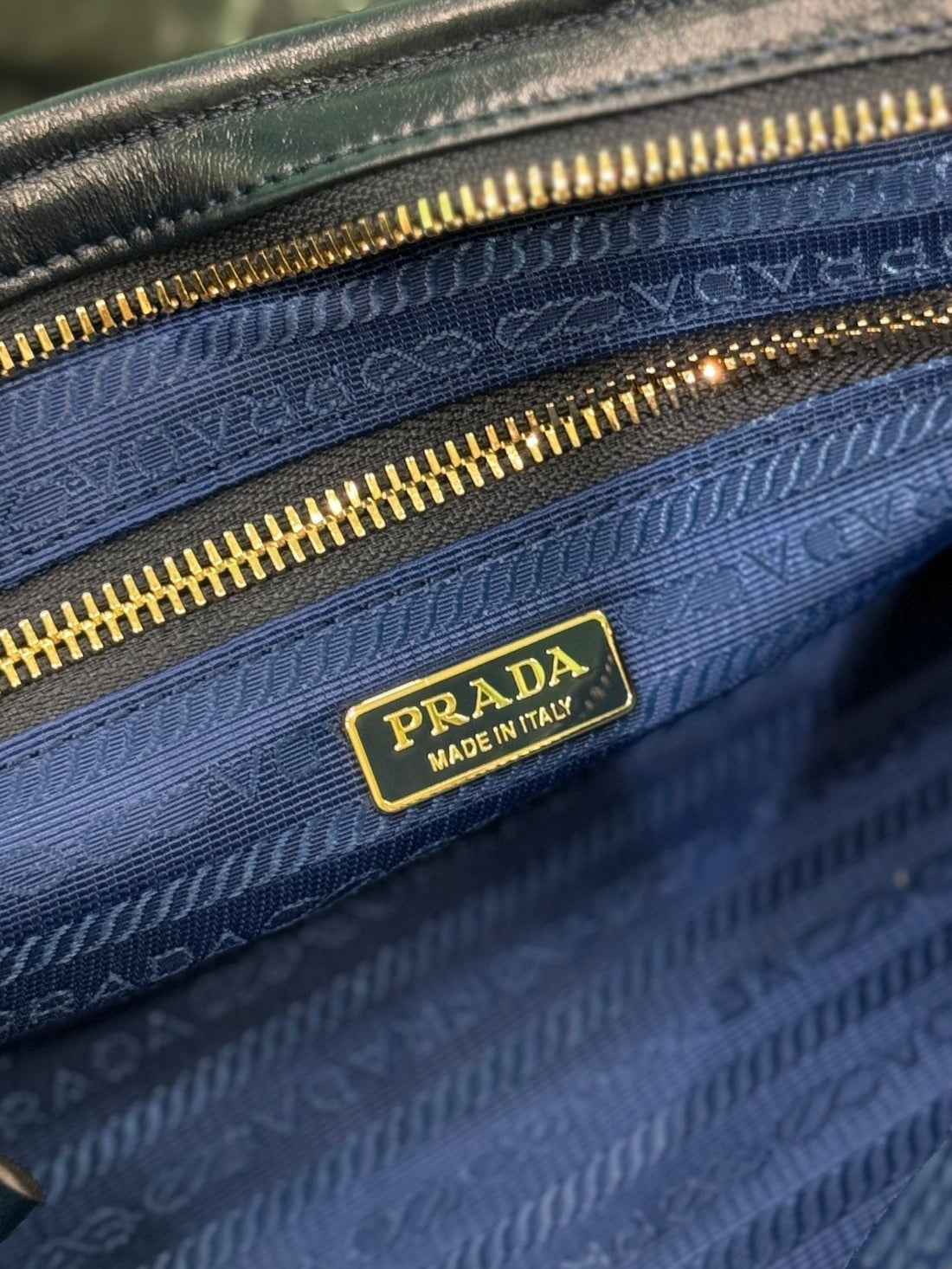 HANDTASCHE 32 AUS SCHWARZEM, WEICHEM, GLATTEM LAMMLEDER