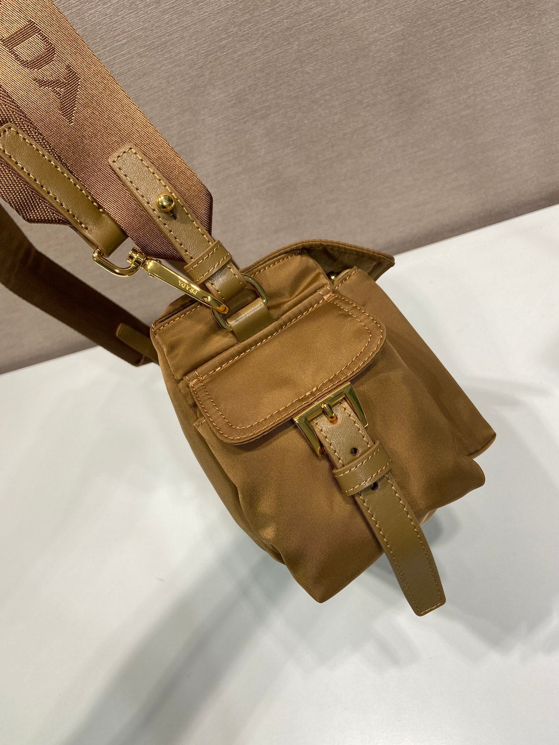 PRA Umhängetasche Braun Re-Nylon und Saffiano-Leder