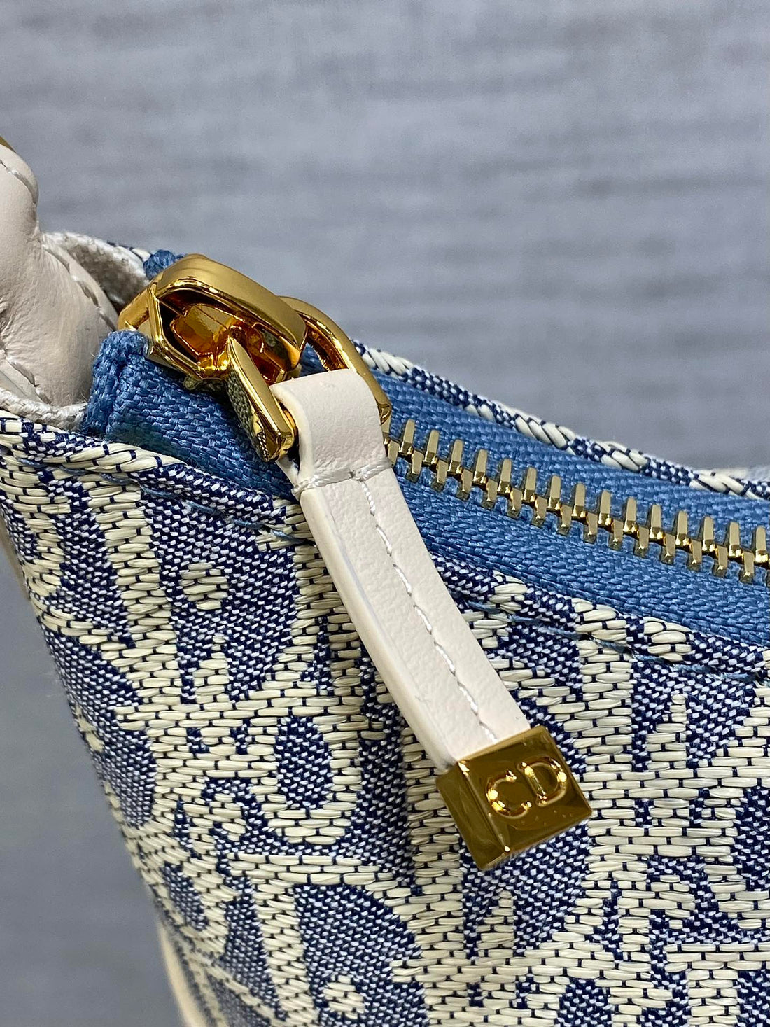 CD  Miss Caro 24 blue raffia-effect fabric