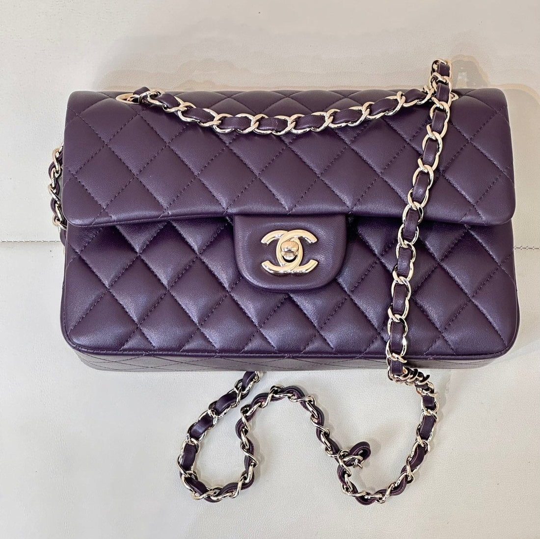 CHANEL CLASSIC FLAP 23CM VIOLET LAMBSKIN LIGHT GOLD HARDWARE - bag
