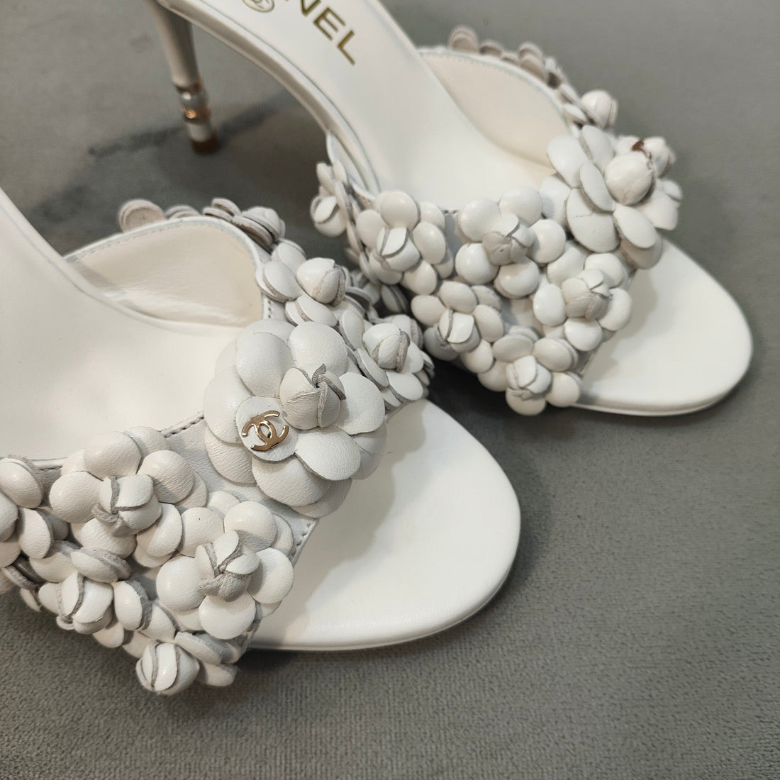 mule sandal 80 white calfskin flower