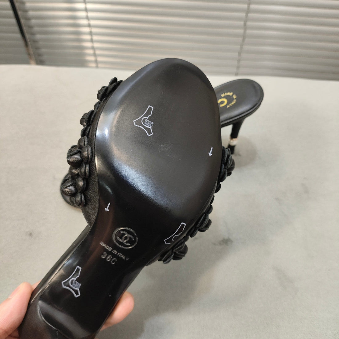 mule sandal 80 black calfskin flower