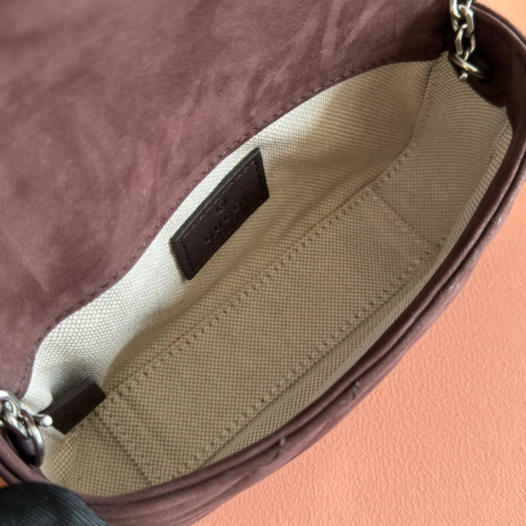 Gucci Marmont Tasche 17 Rot Braun Wildleder Goldfarbene Hardware 272097