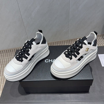 Chanel 25 Sneaker Schwarz Weiß Wildleder 540306
